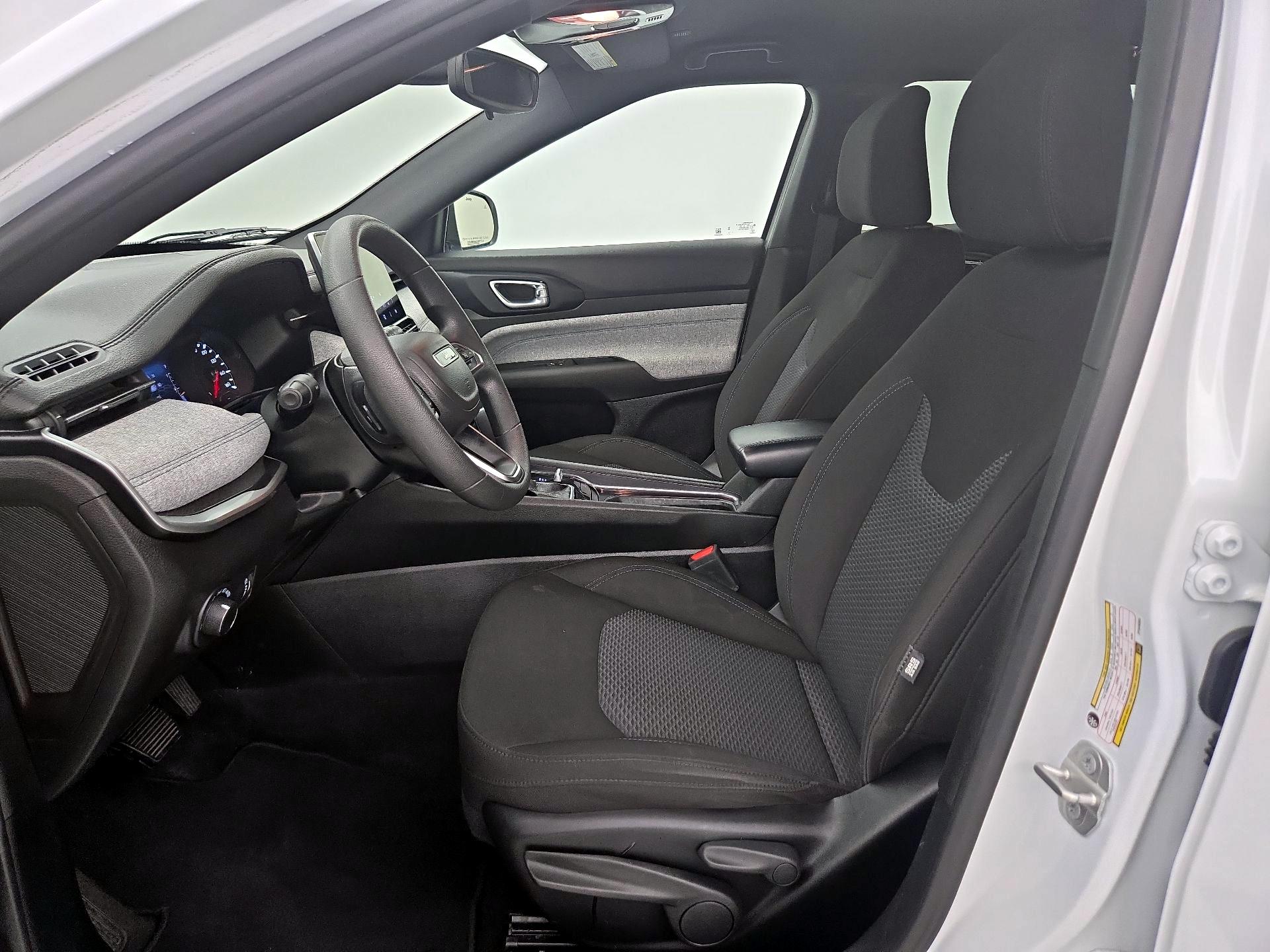 Thumbnail: 2023 Jeep Compass - 11