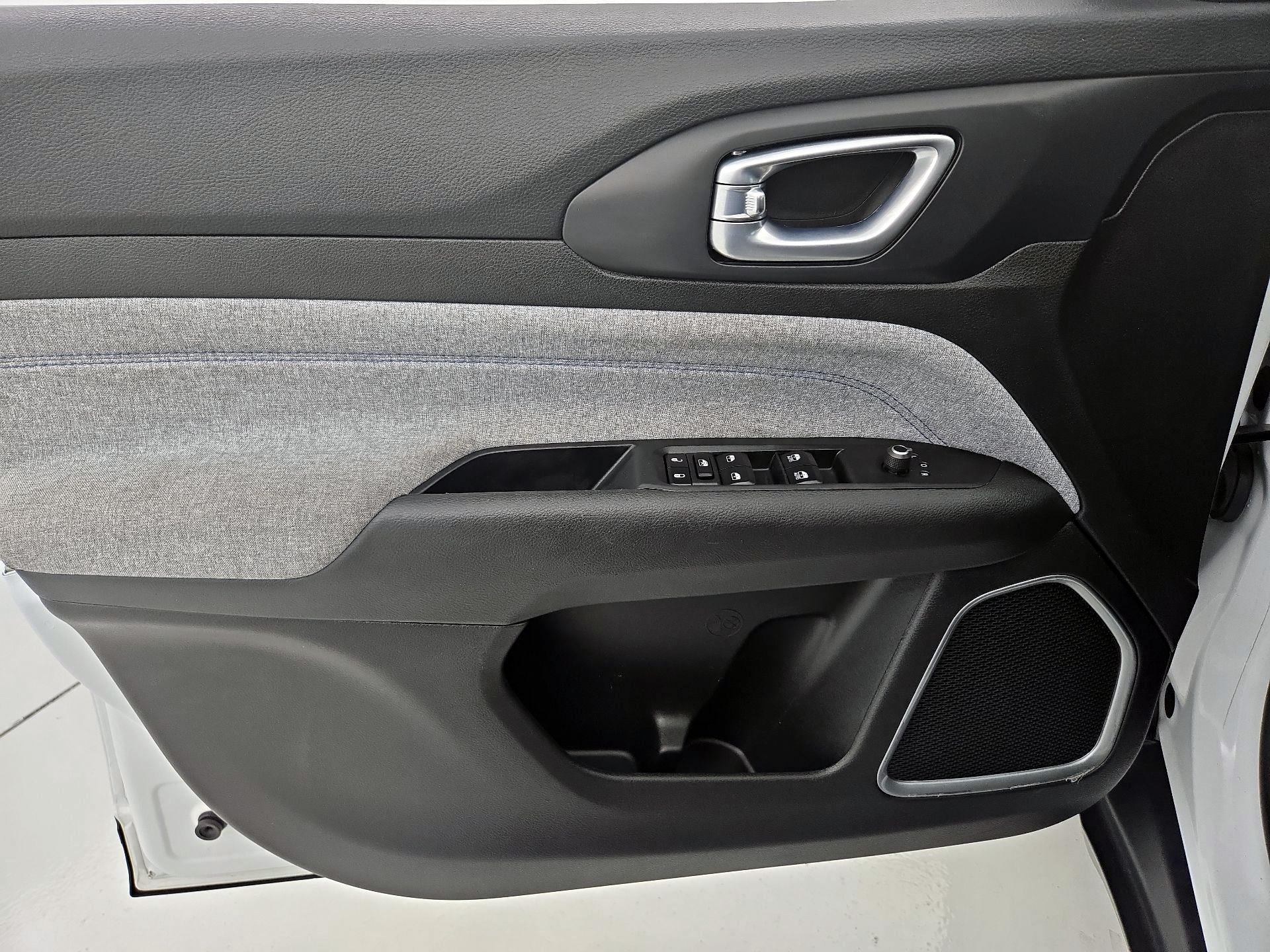 Thumbnail: 2023 Jeep Compass - 12