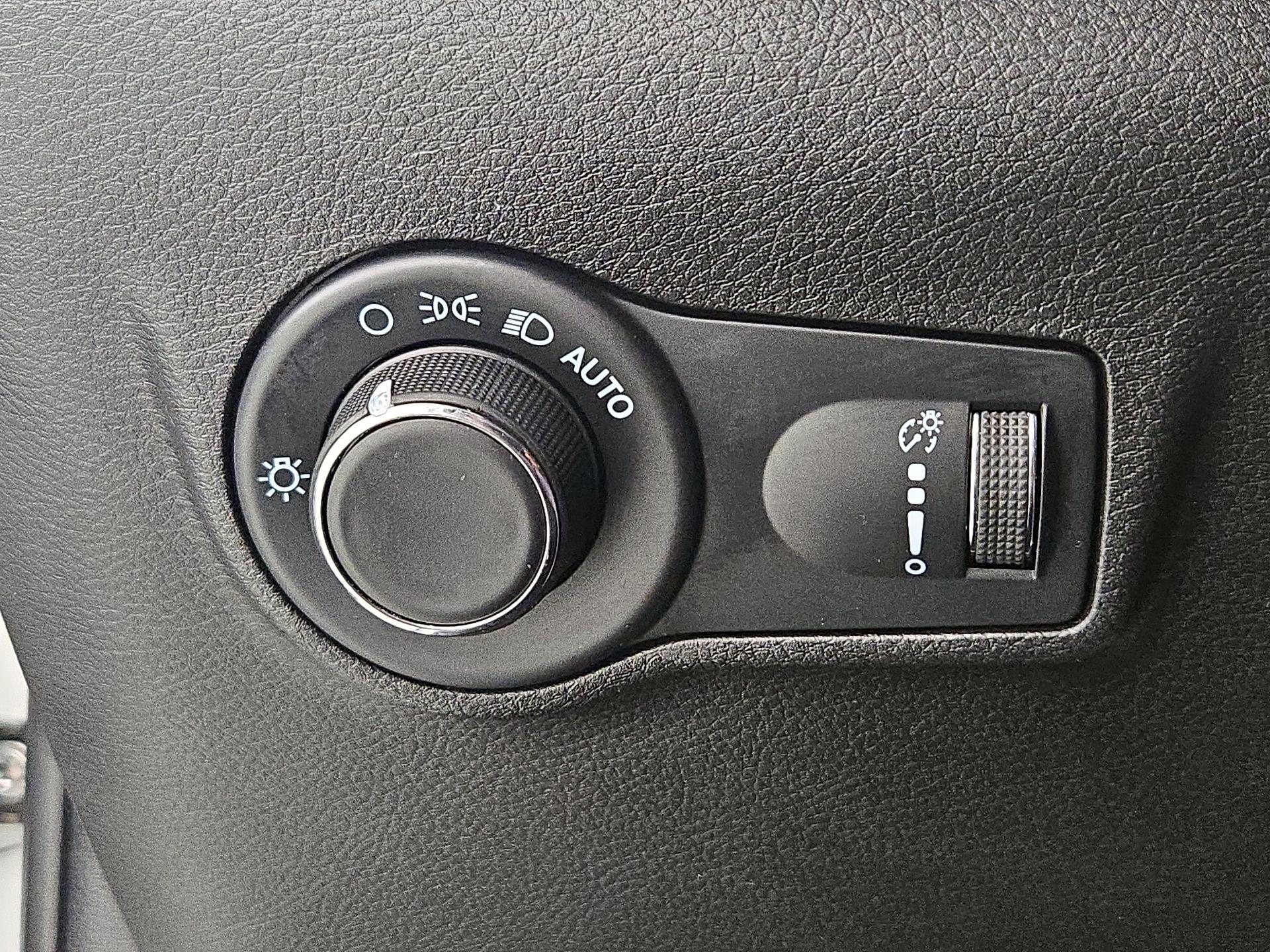 Thumbnail: 2023 Jeep Compass - 13