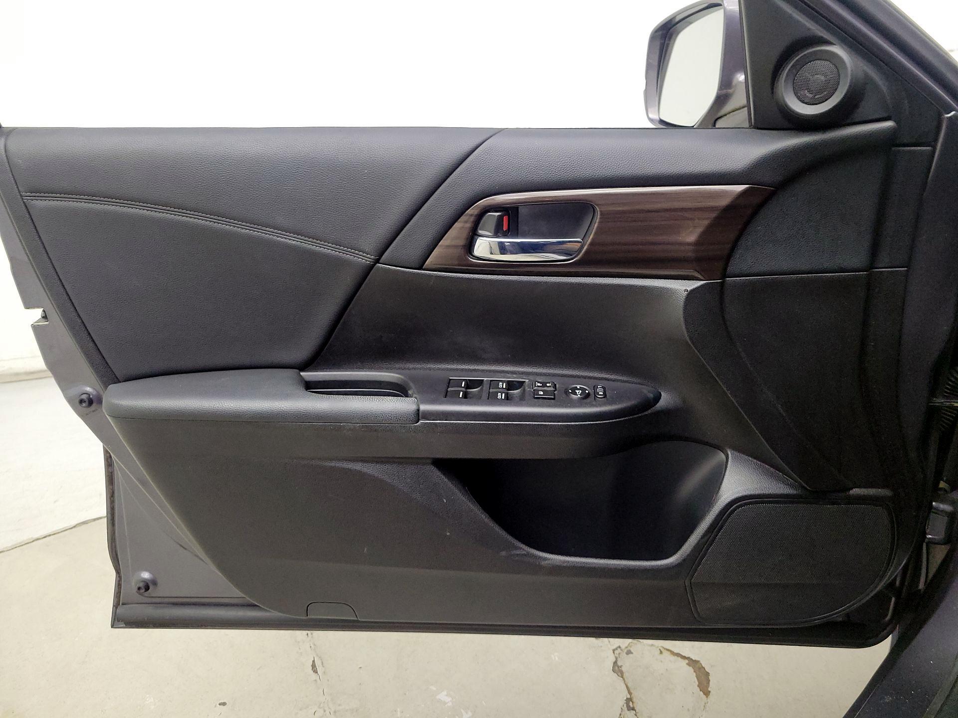 Thumbnail: 2017 Honda Accord - 12