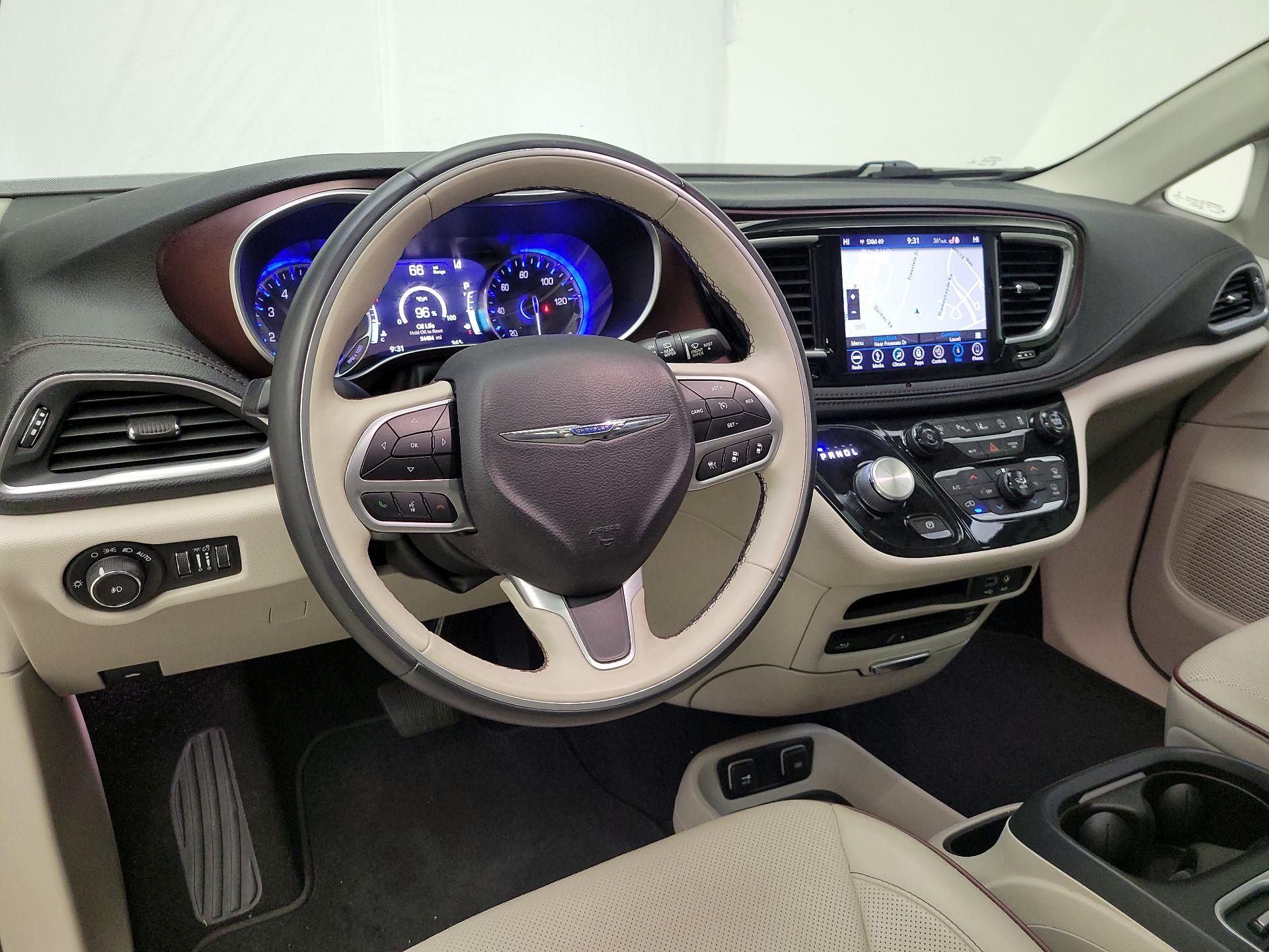 Thumbnail: 2018 Chrysler Pacifica - 9