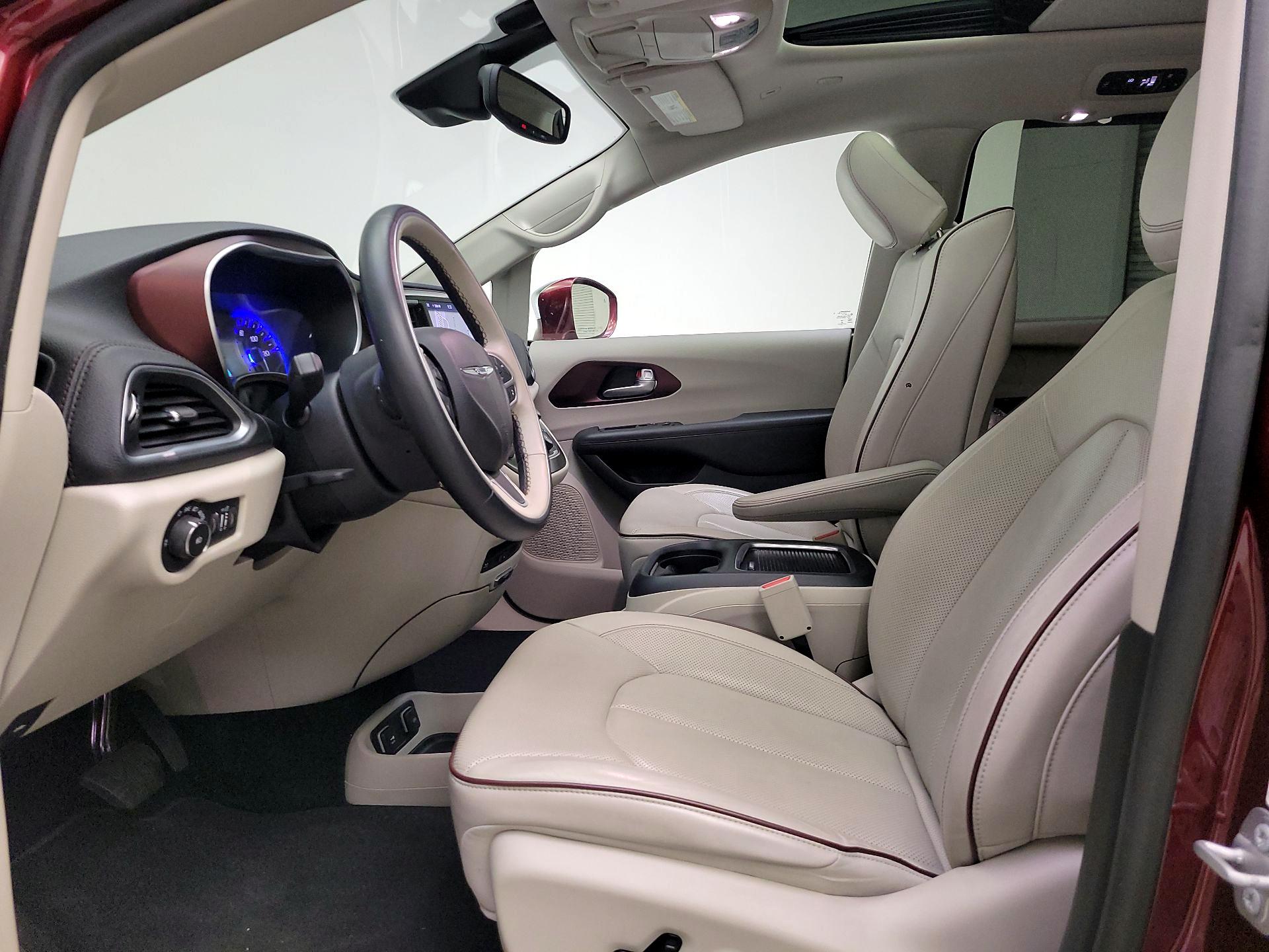 Thumbnail: 2018 Chrysler Pacifica - 11