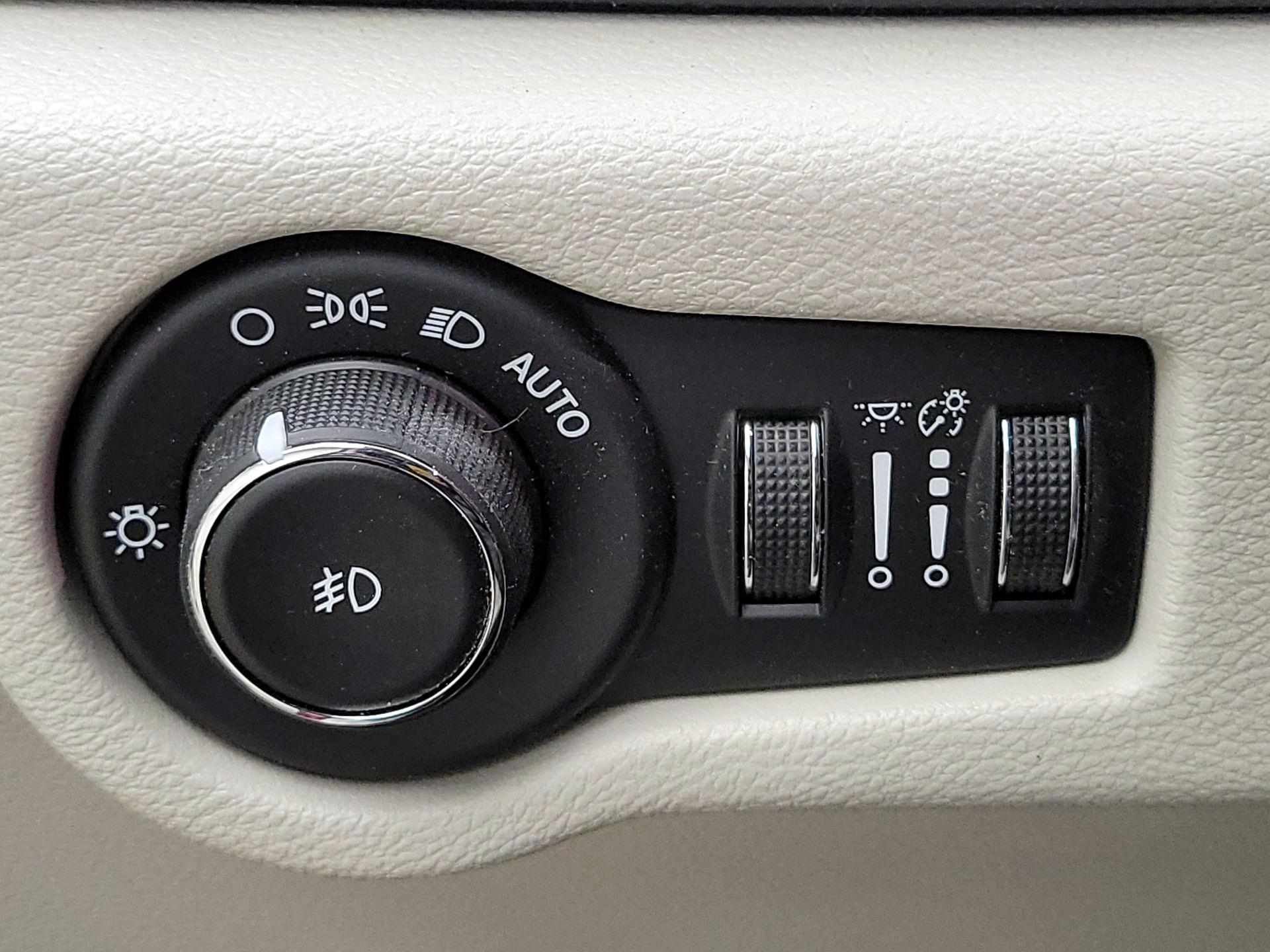 Thumbnail: 2018 Chrysler Pacifica - 13