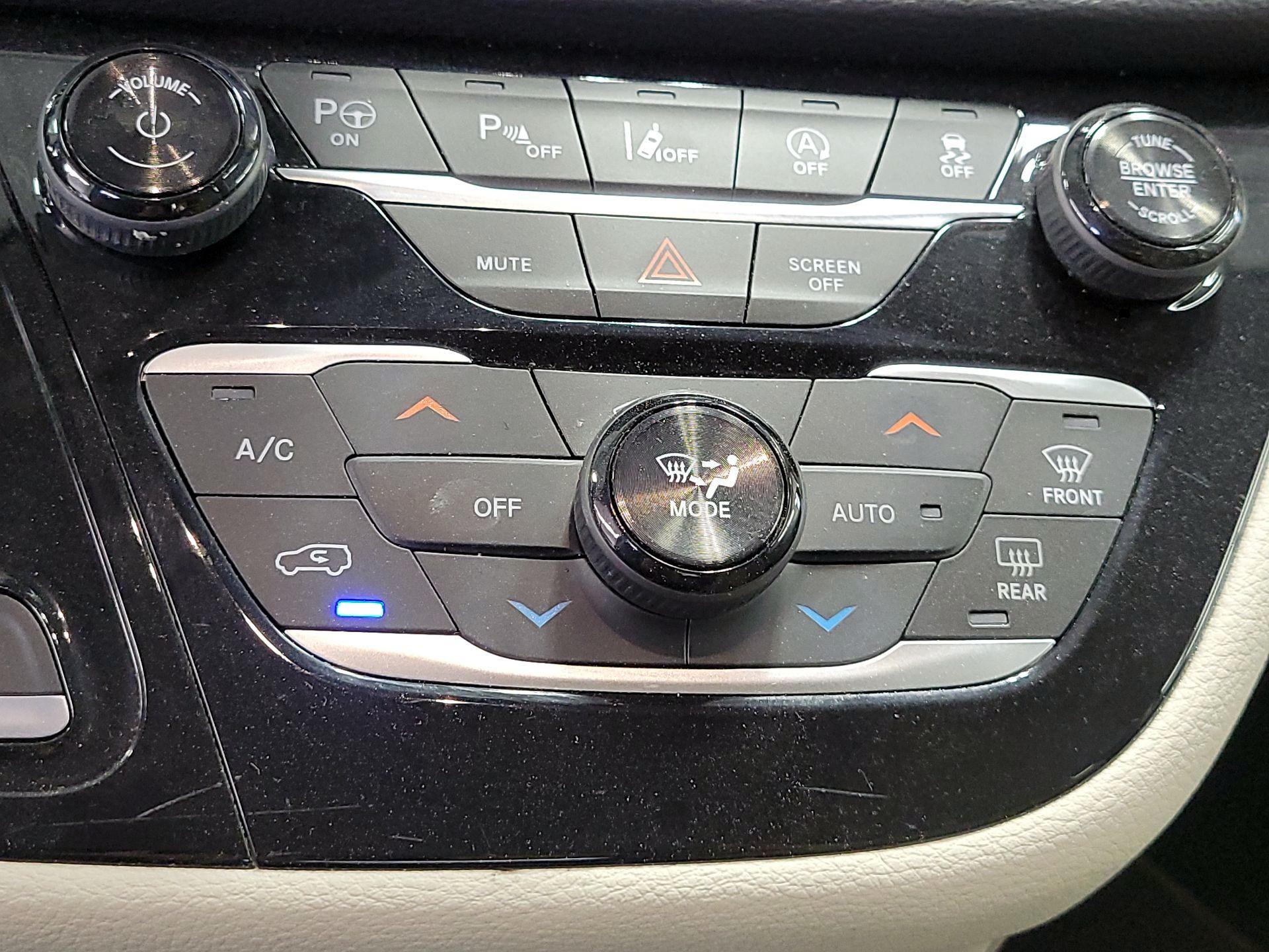 Thumbnail: 2018 Chrysler Pacifica - 17