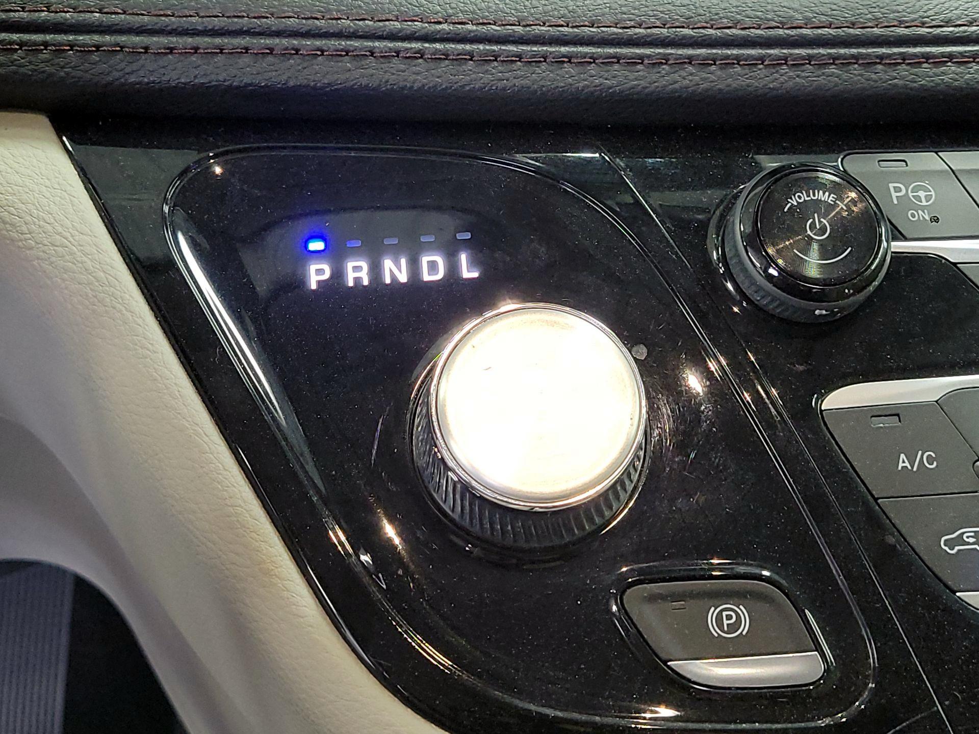 Thumbnail: 2018 Chrysler Pacifica - 18