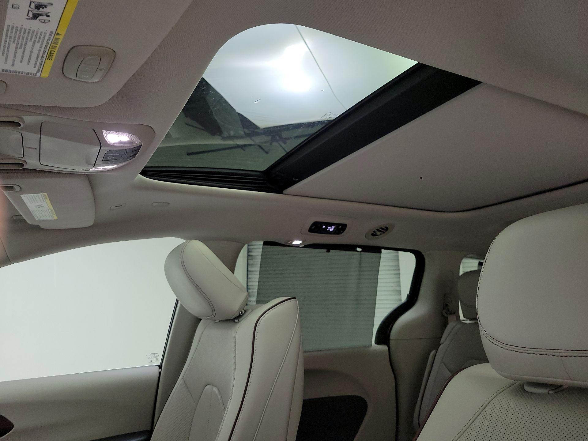 Thumbnail: 2018 Chrysler Pacifica - 20