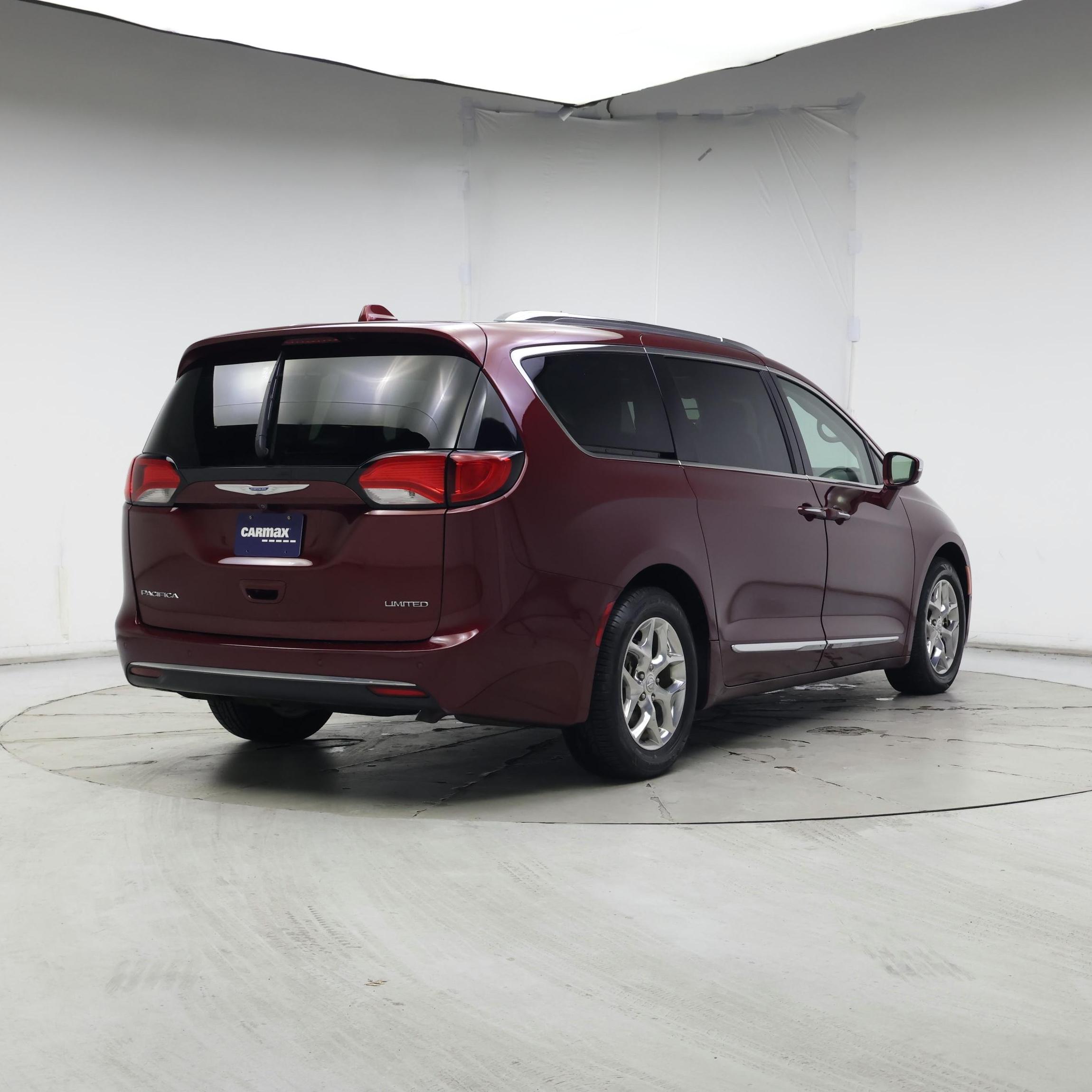 Thumbnail: 2018 Chrysler Pacifica - 8