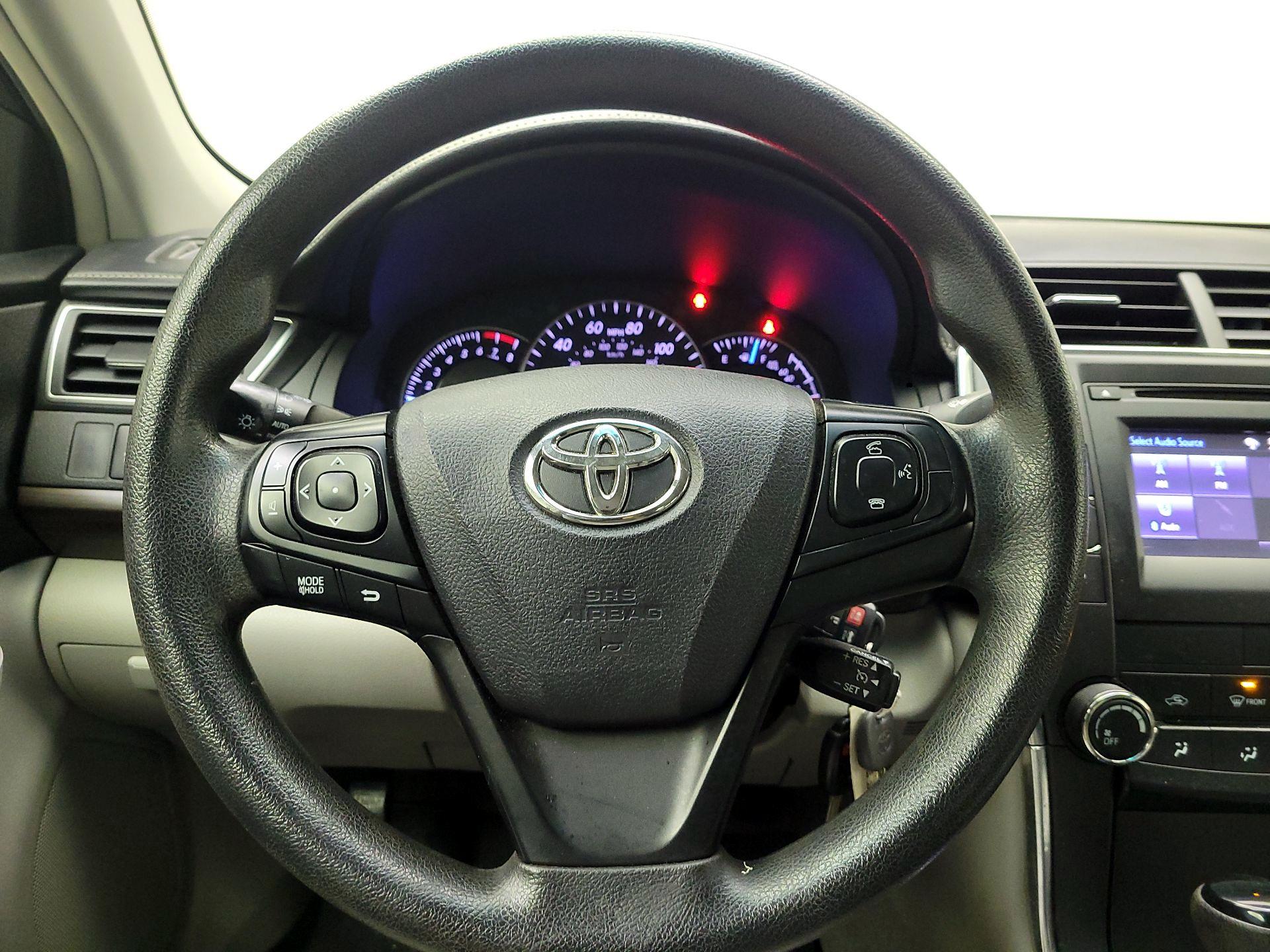 Thumbnail: 2015 Toyota Camry - 10