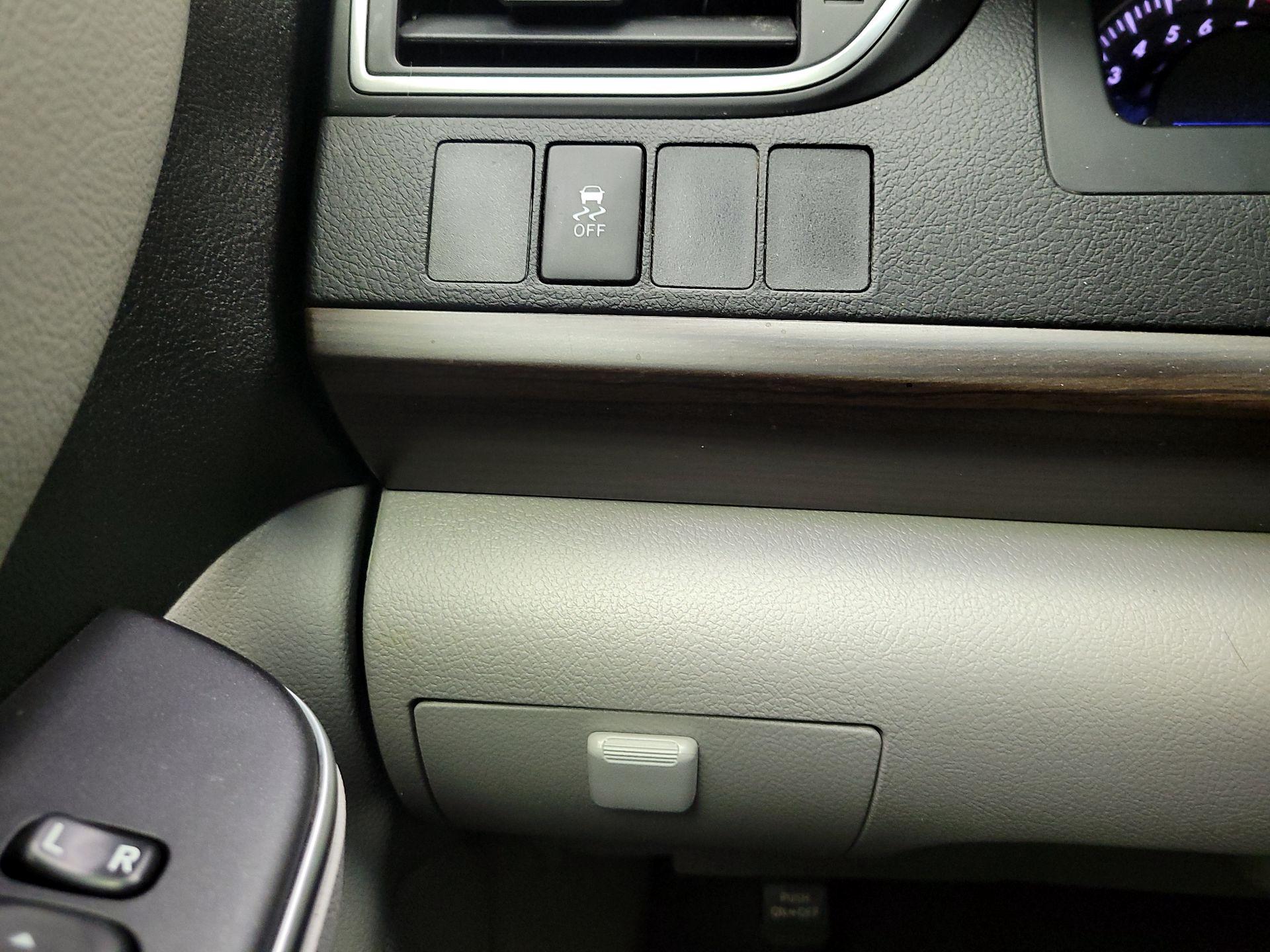 Thumbnail: 2015 Toyota Camry - 13