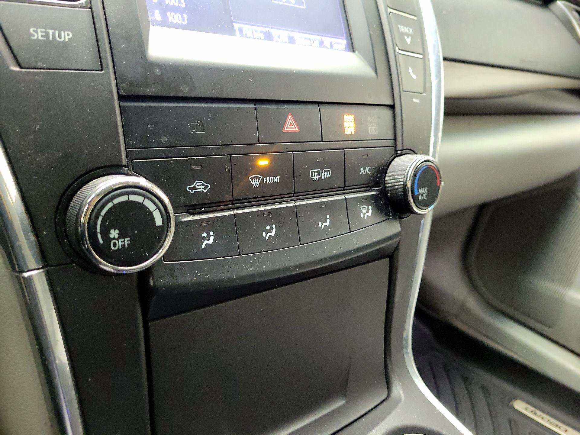 Thumbnail: 2015 Toyota Camry - 16