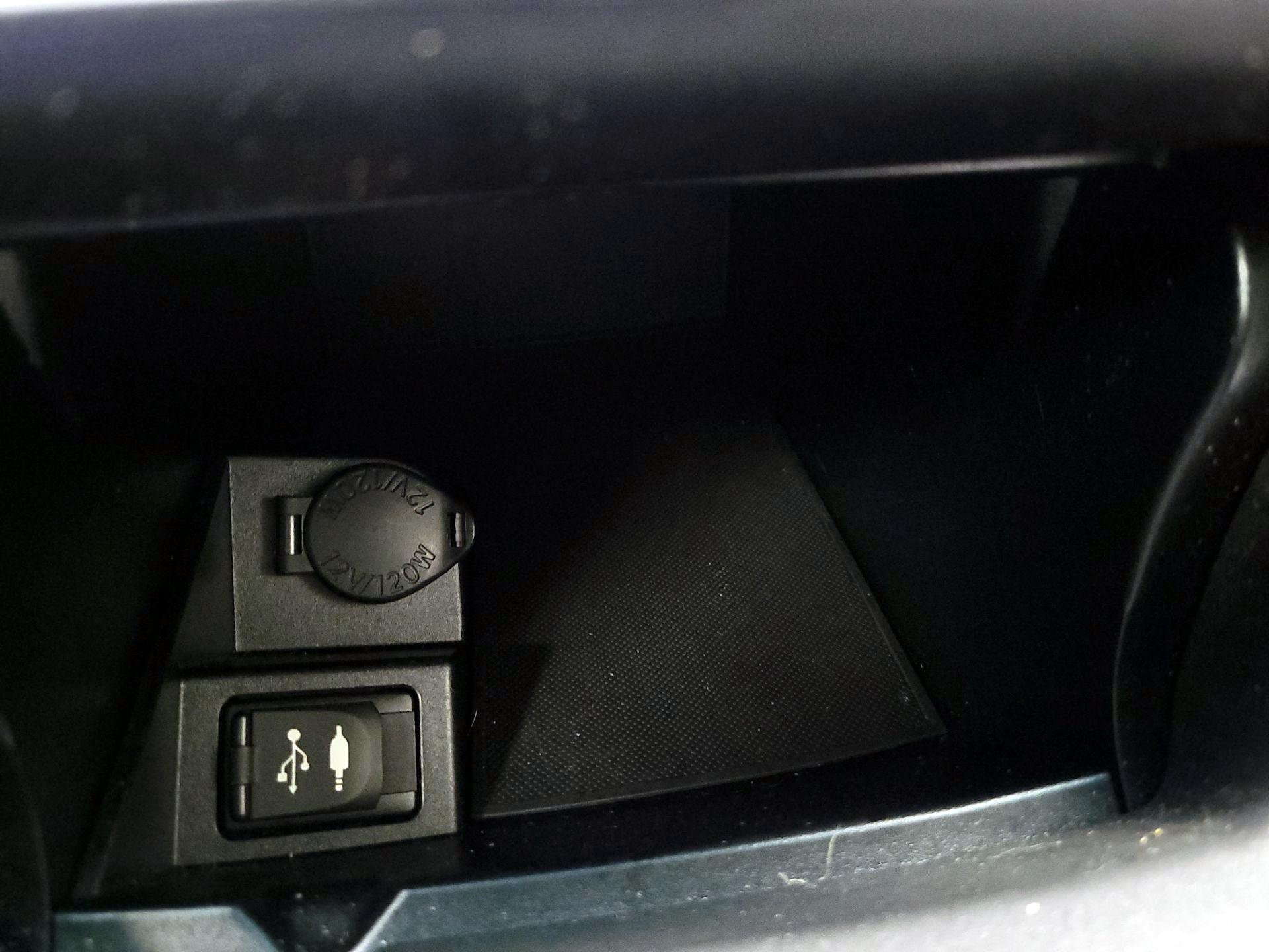 Thumbnail: 2015 Toyota Camry - 18