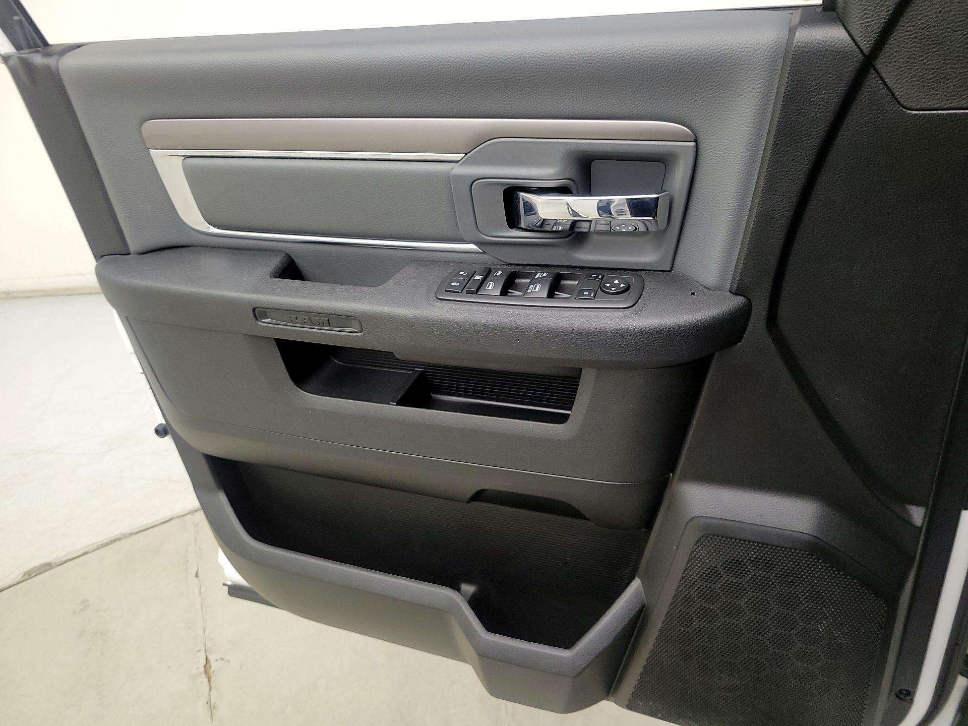 Thumbnail: 2022 RAM 1500 Classic - 12