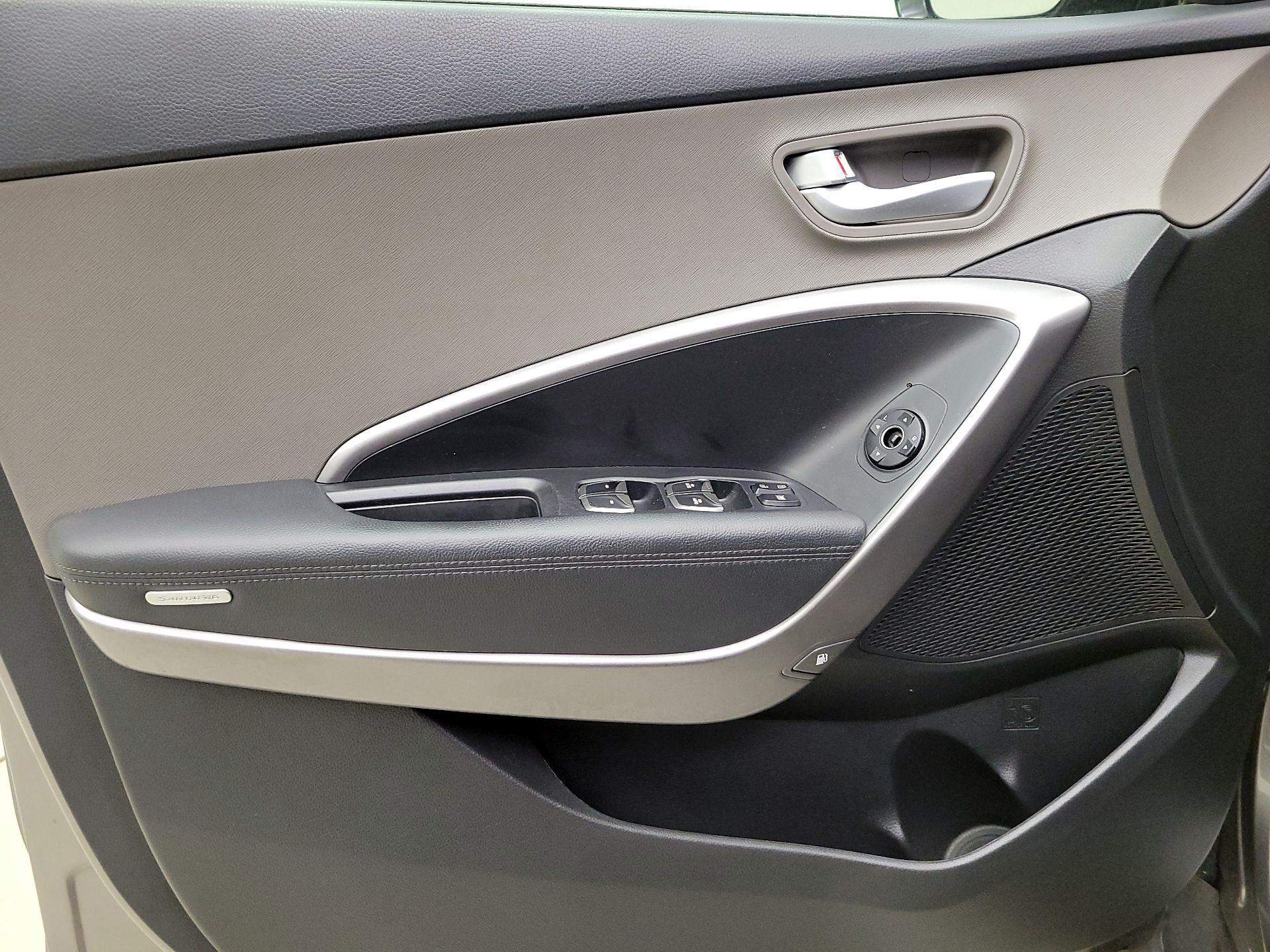 Thumbnail: 2016 Hyundai Santa Fe - 12