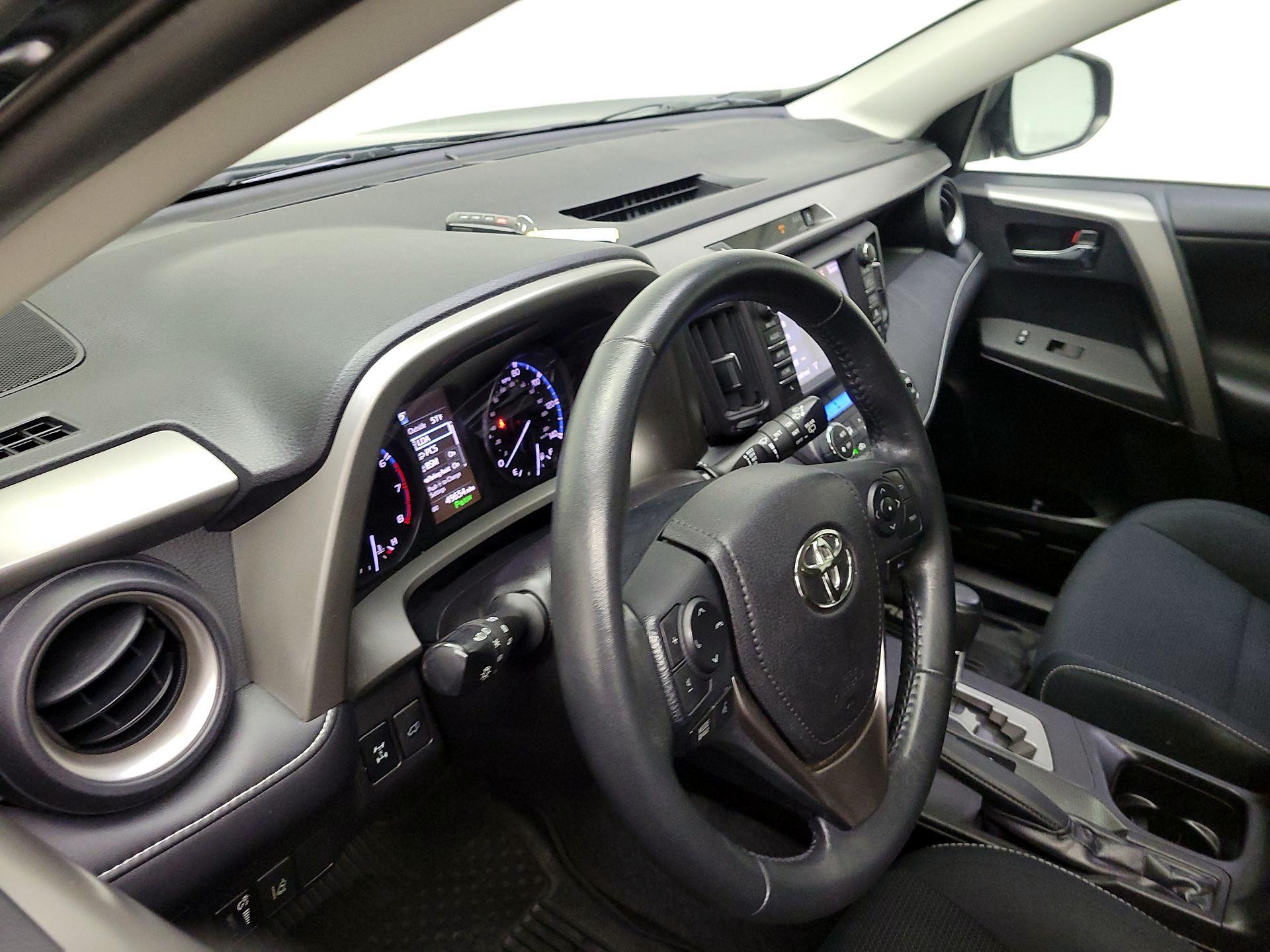 Thumbnail: 2017 Toyota RAV4 - 9