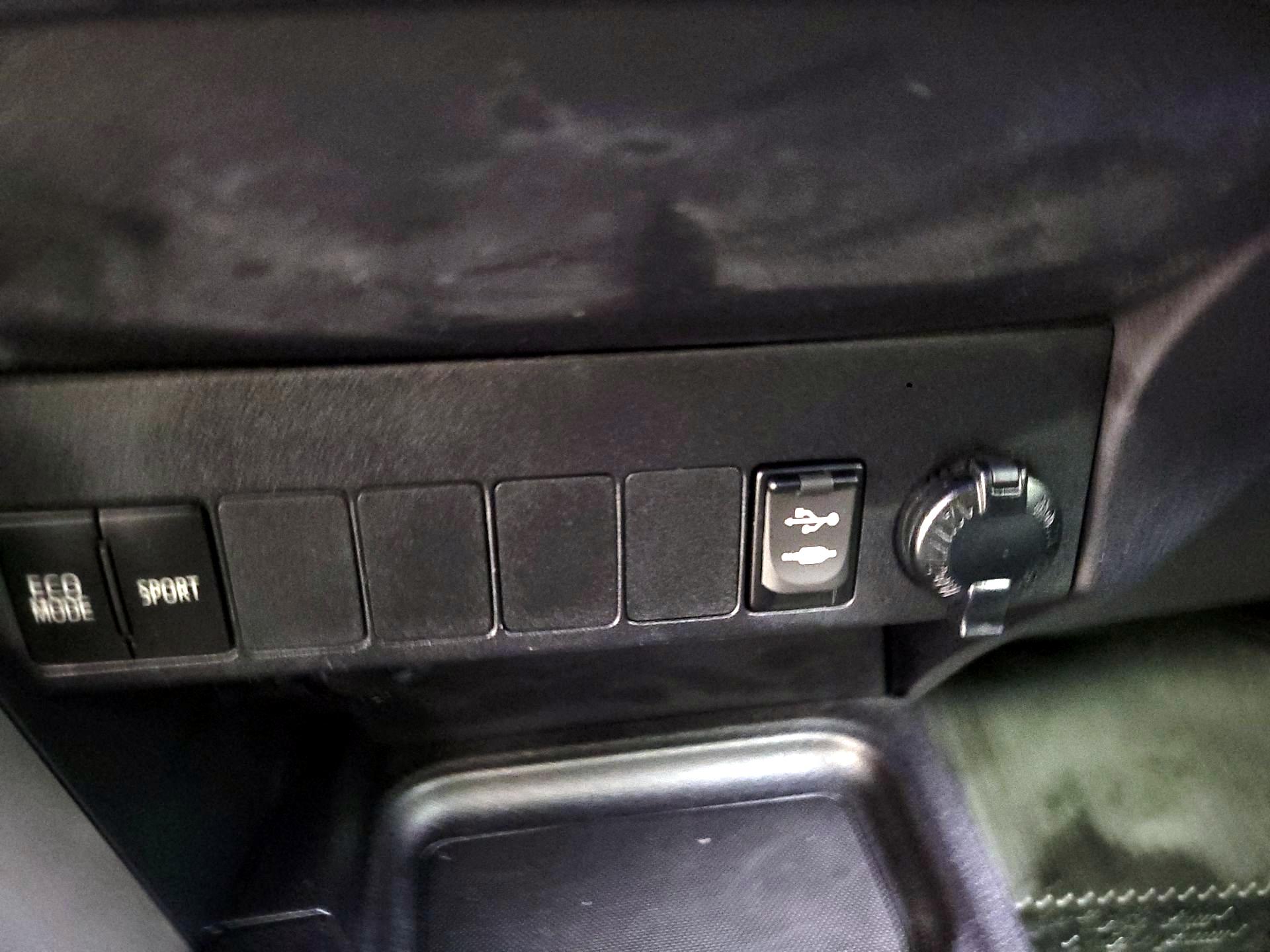 Thumbnail: 2017 Toyota RAV4 - 18