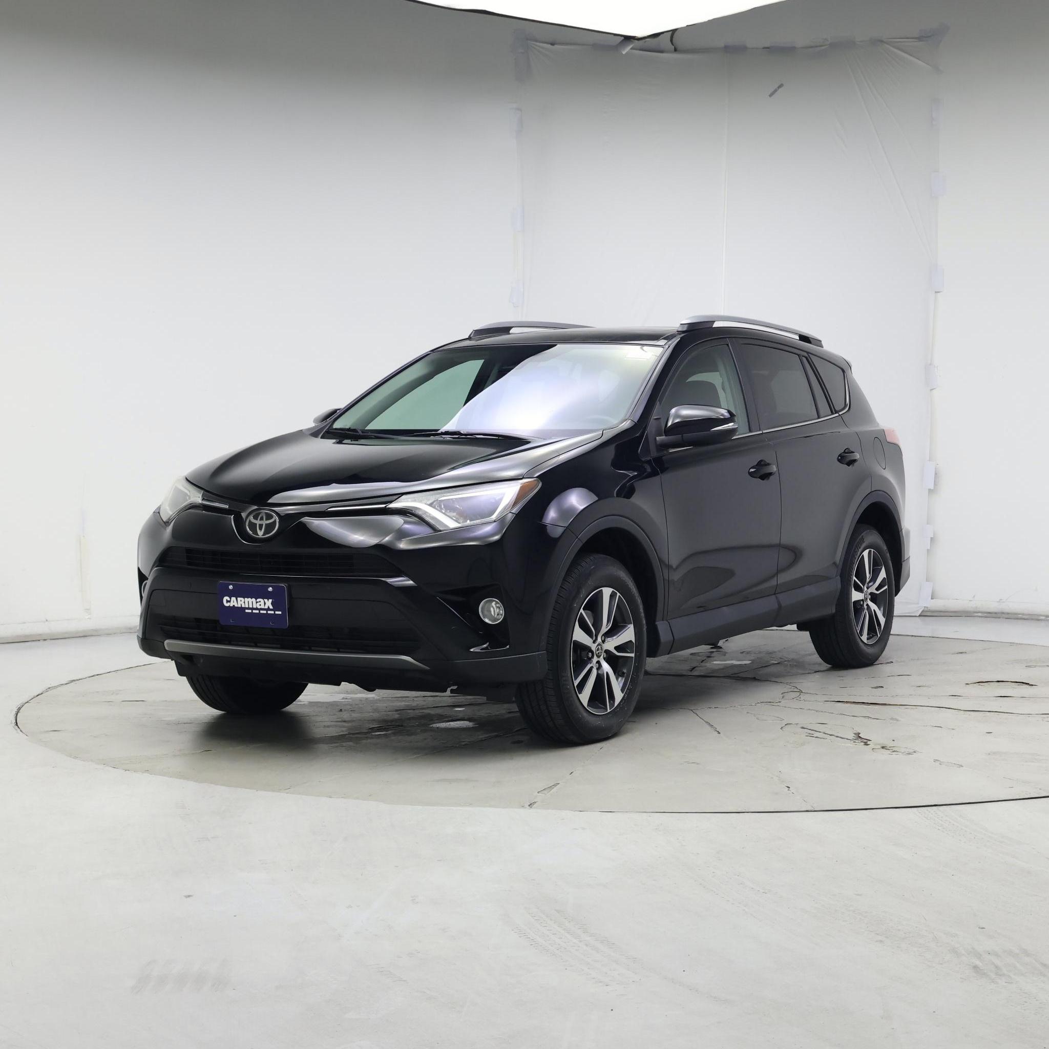 Thumbnail: 2017 Toyota RAV4 - 4