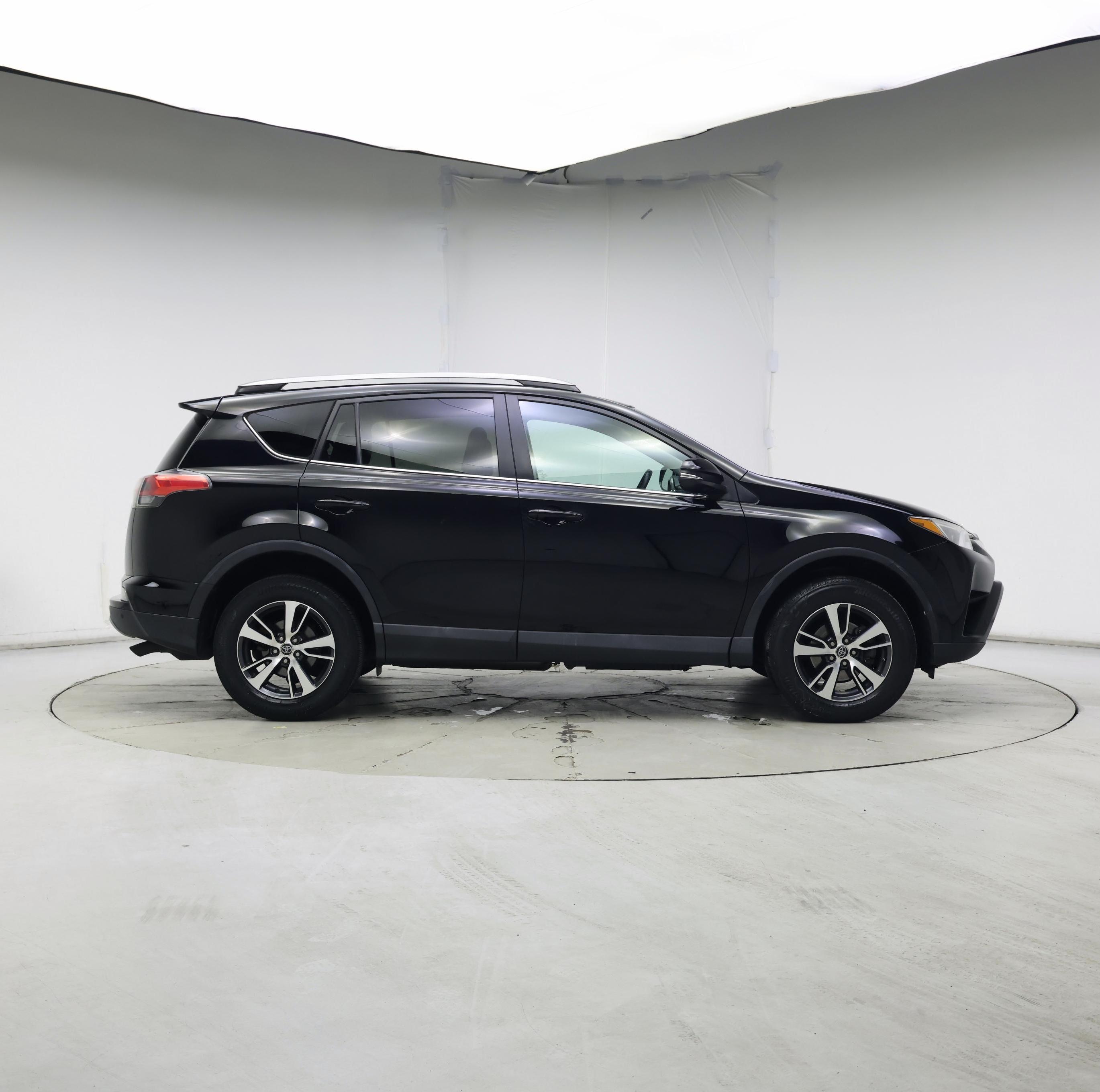 Thumbnail: 2017 Toyota RAV4 - 7