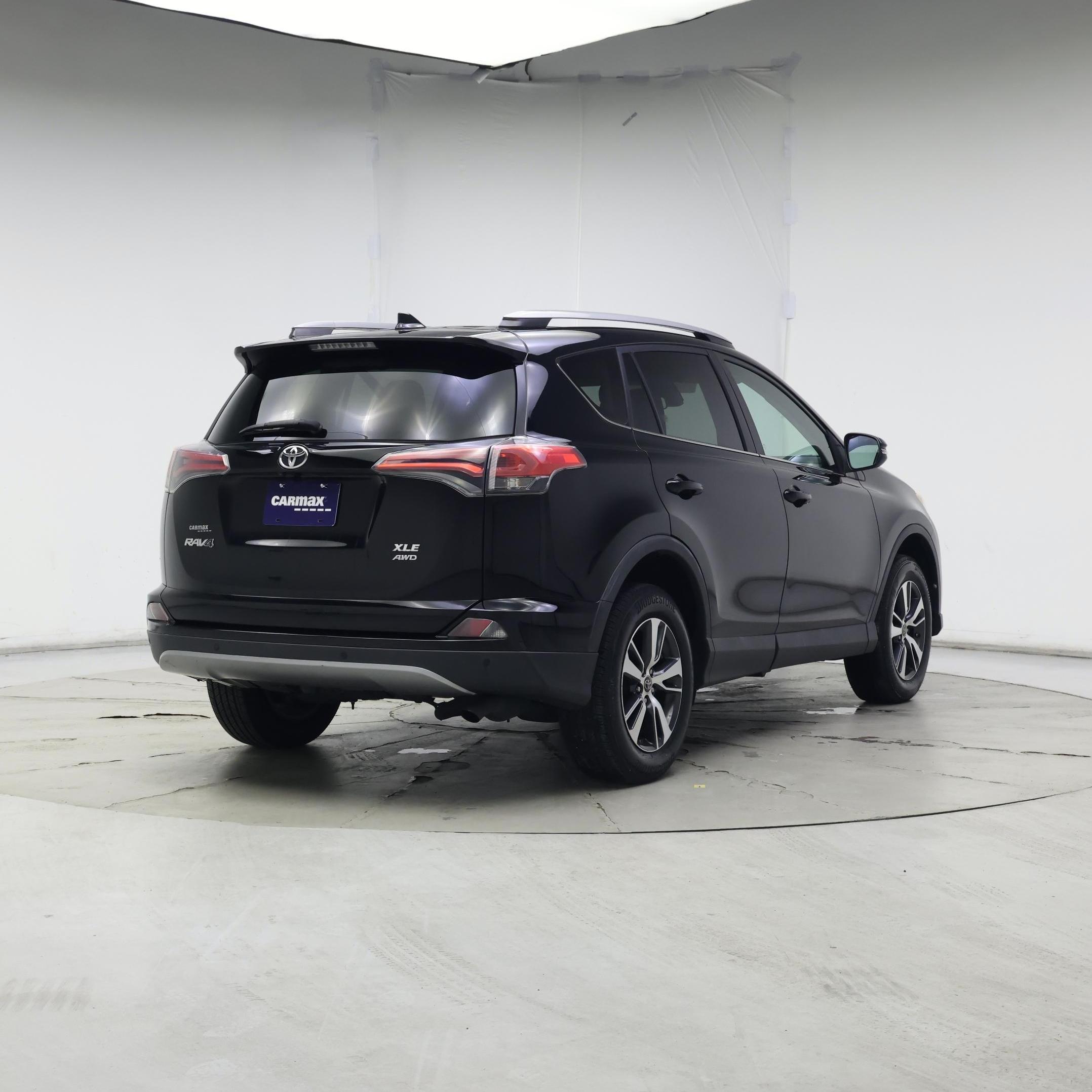 Thumbnail: 2017 Toyota RAV4 - 8