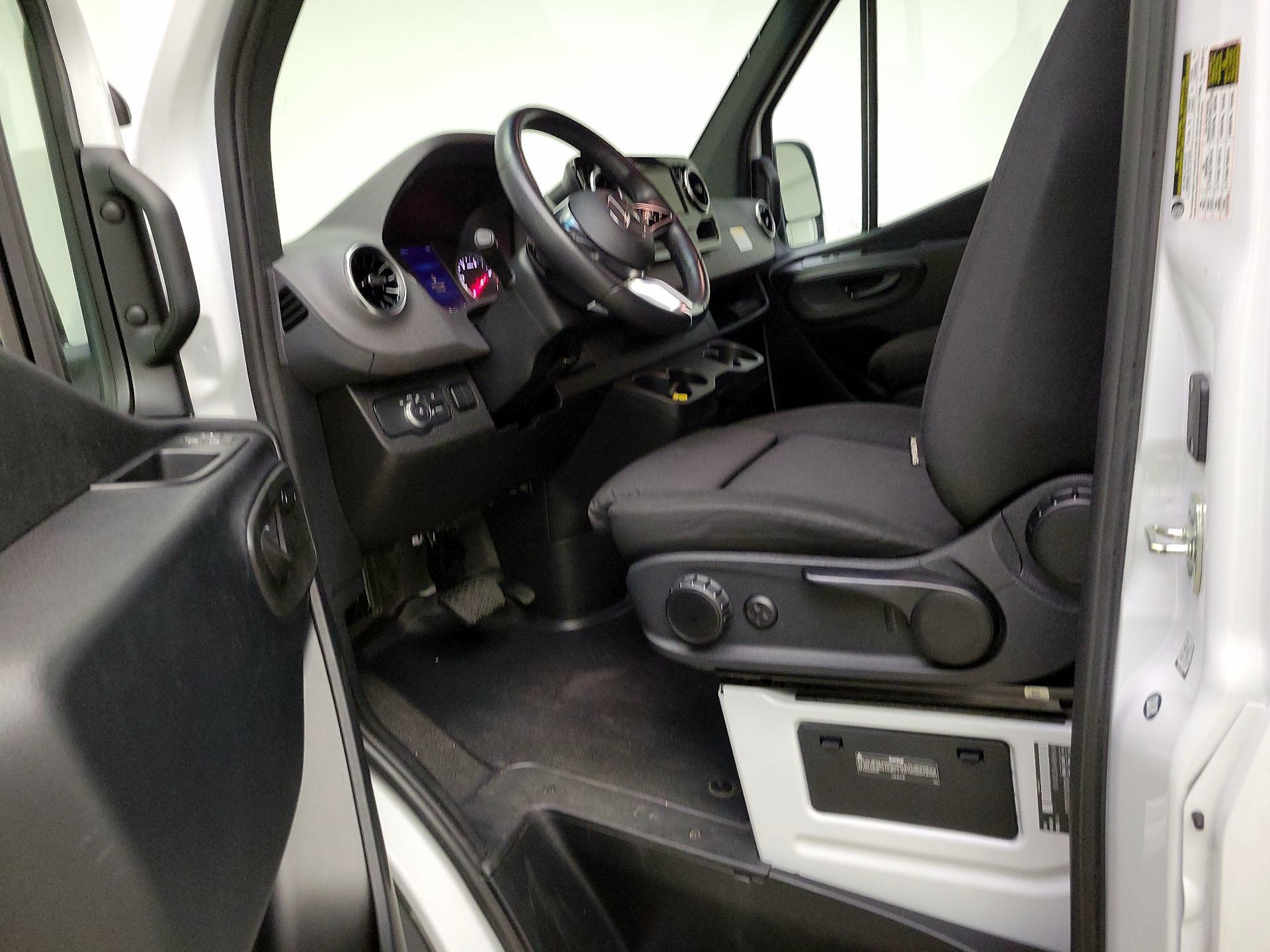 Thumbnail: 2025 Mercedes-Benz Sprinter - 11