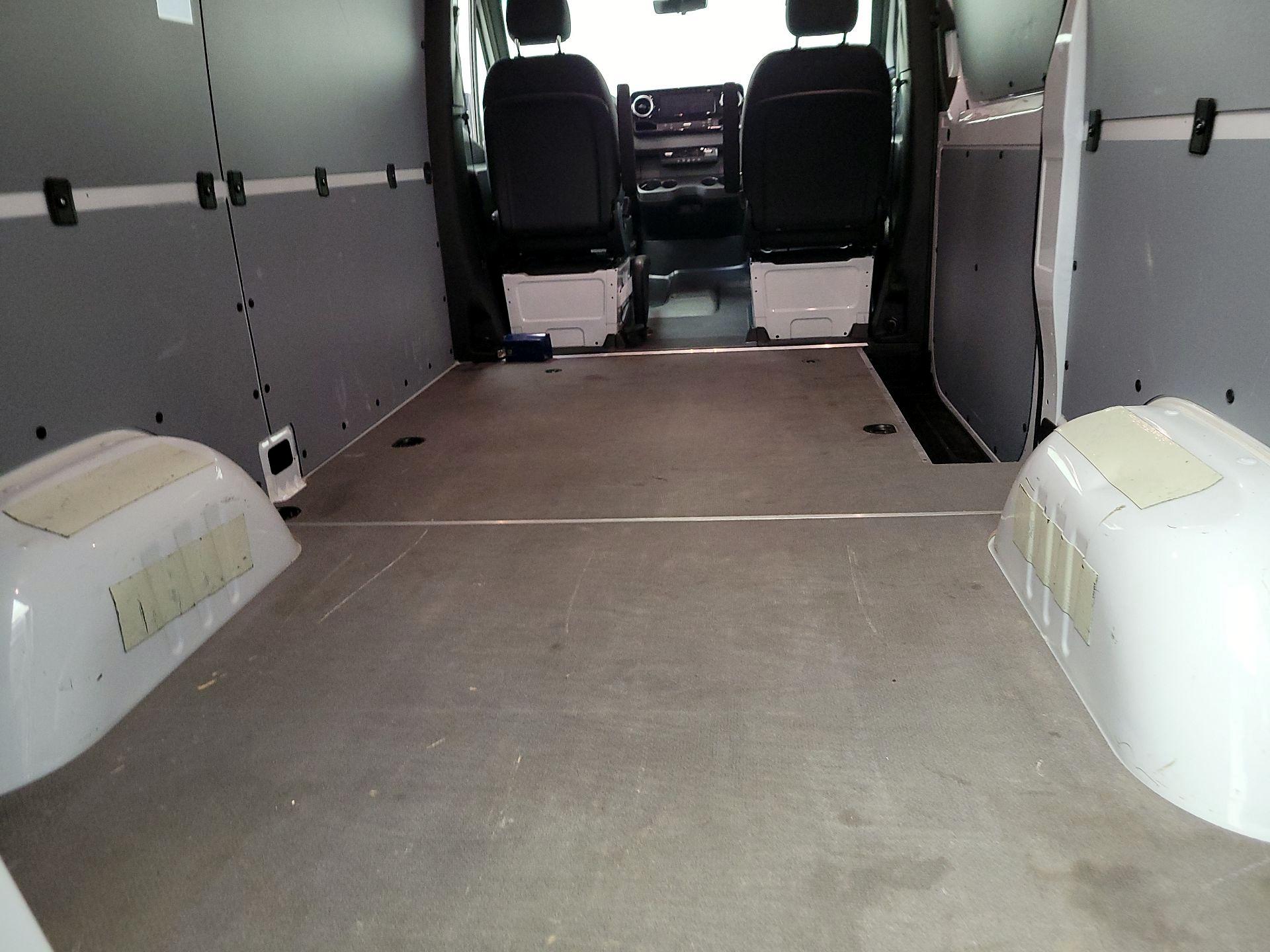 Thumbnail: 2025 Mercedes-Benz Sprinter - 19