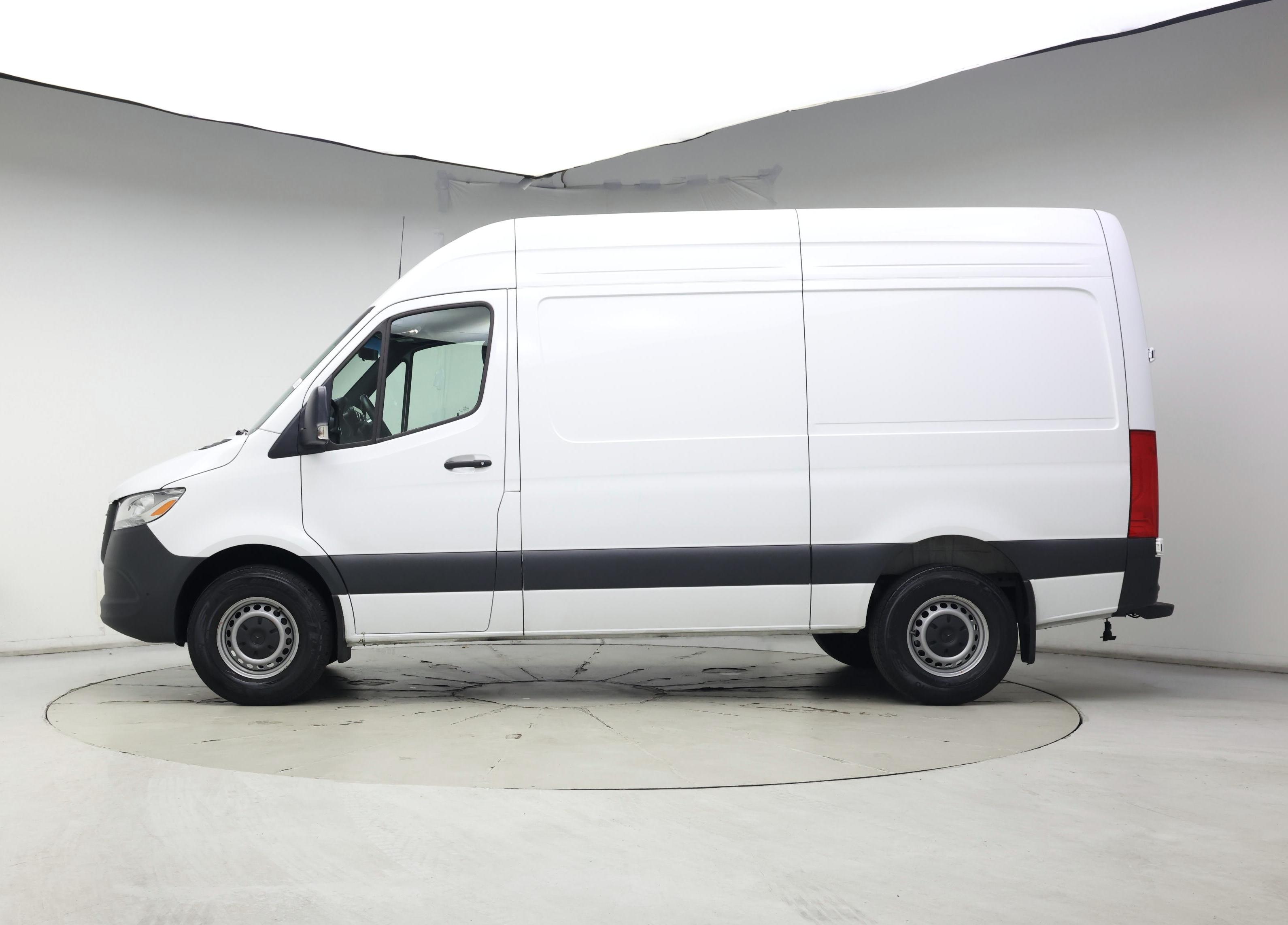 Thumbnail: 2025 Mercedes-Benz Sprinter - 3