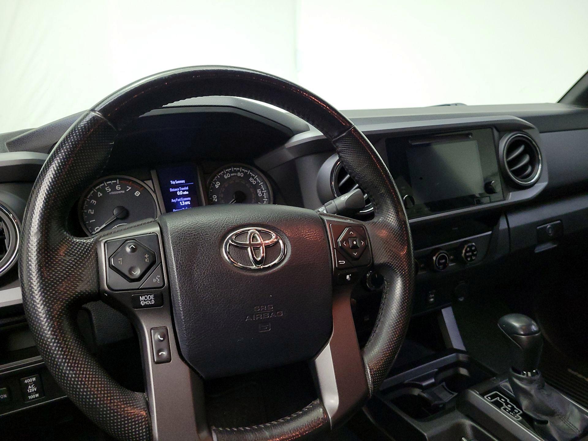 Thumbnail: 2016 Toyota Tacoma - 10