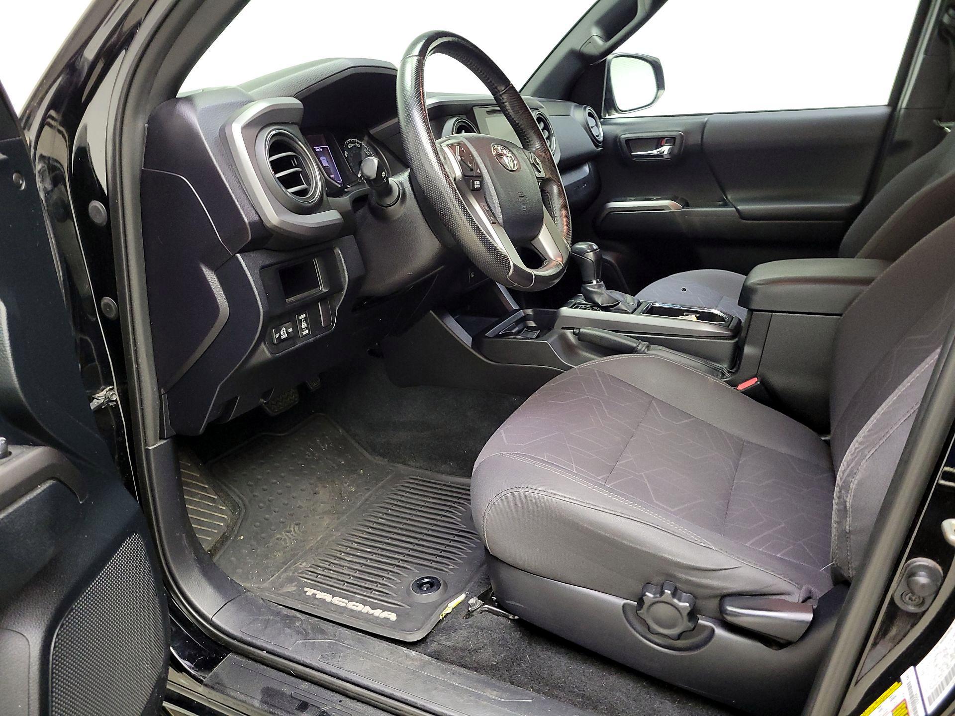 Thumbnail: 2016 Toyota Tacoma - 11