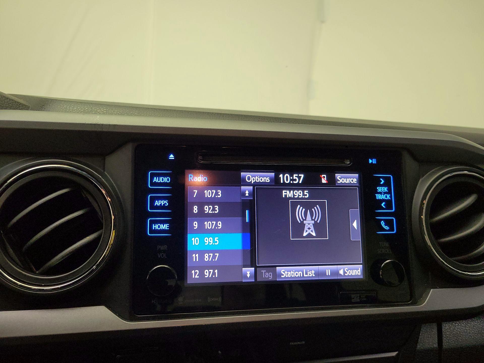 Thumbnail: 2016 Toyota Tacoma - 15