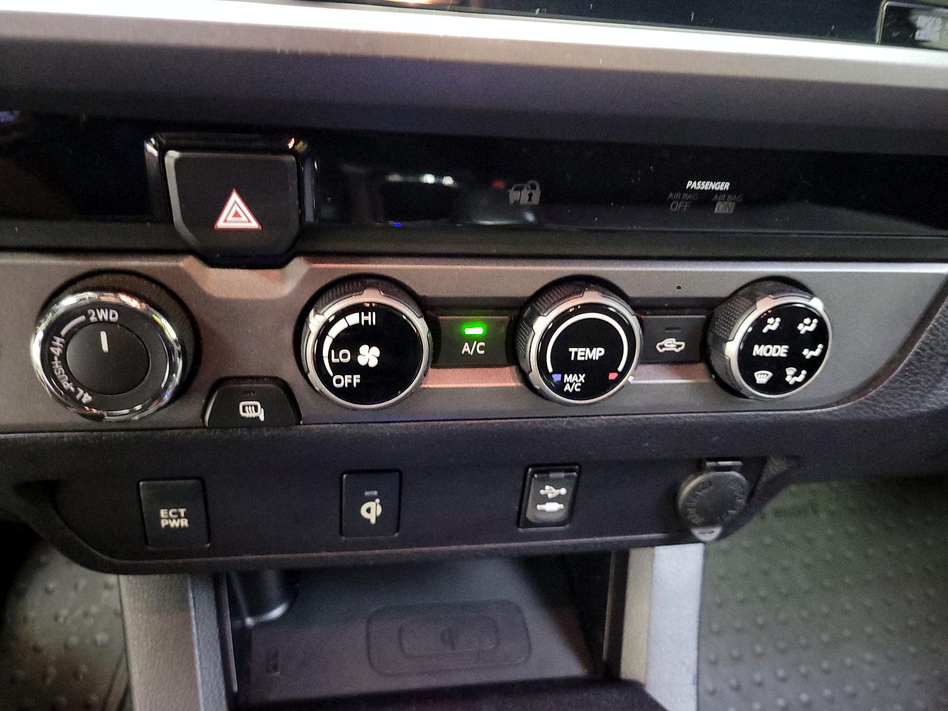 Thumbnail: 2016 Toyota Tacoma - 16