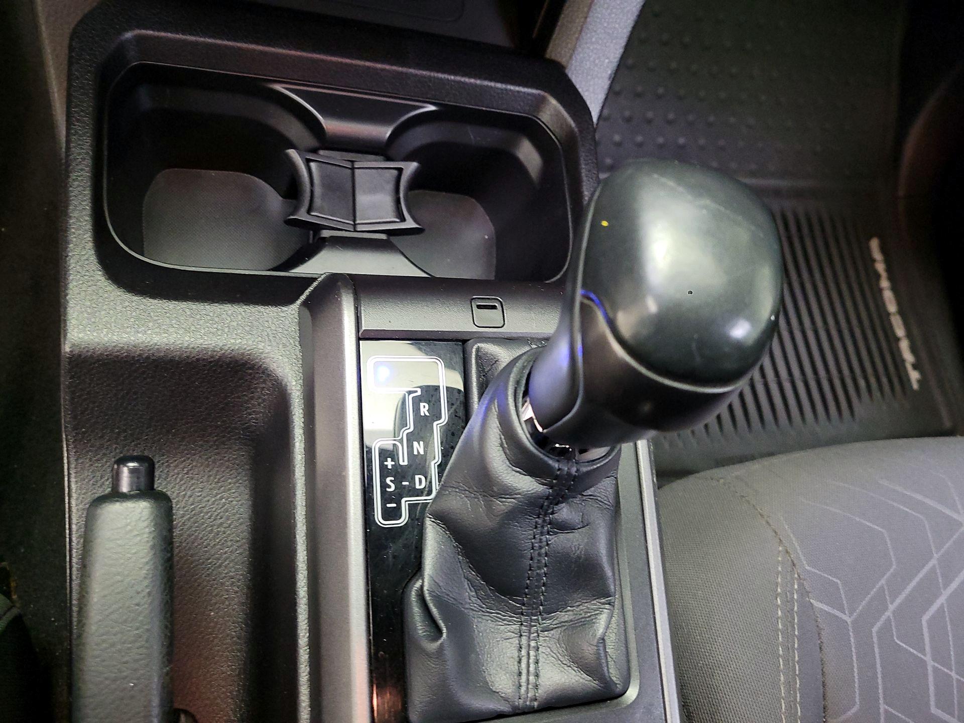 Thumbnail: 2016 Toyota Tacoma - 17