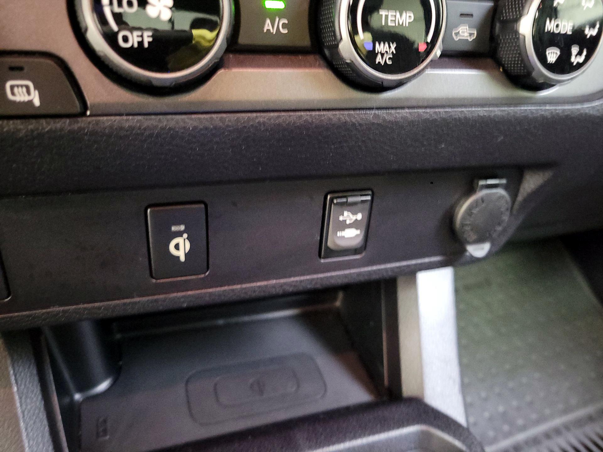 Thumbnail: 2016 Toyota Tacoma - 18