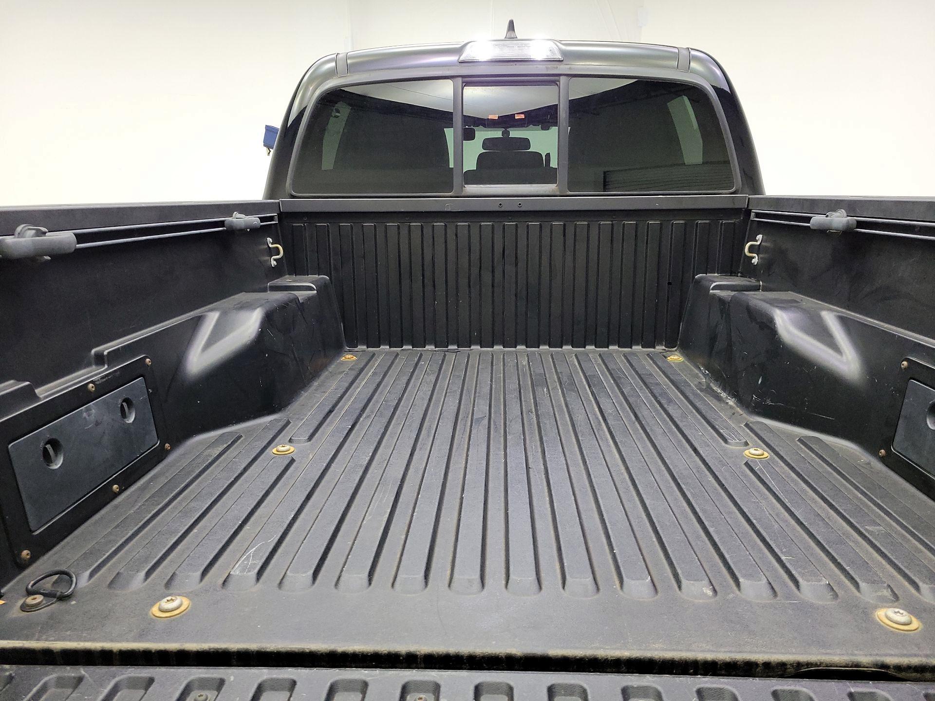 Thumbnail: 2016 Toyota Tacoma - 20