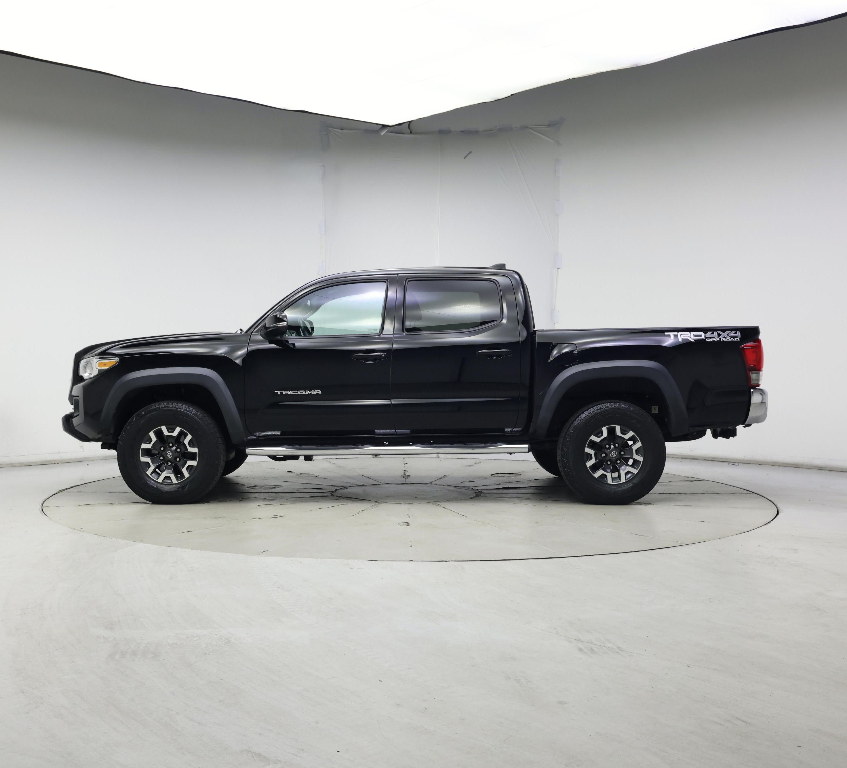 Thumbnail: 2016 Toyota Tacoma - 3