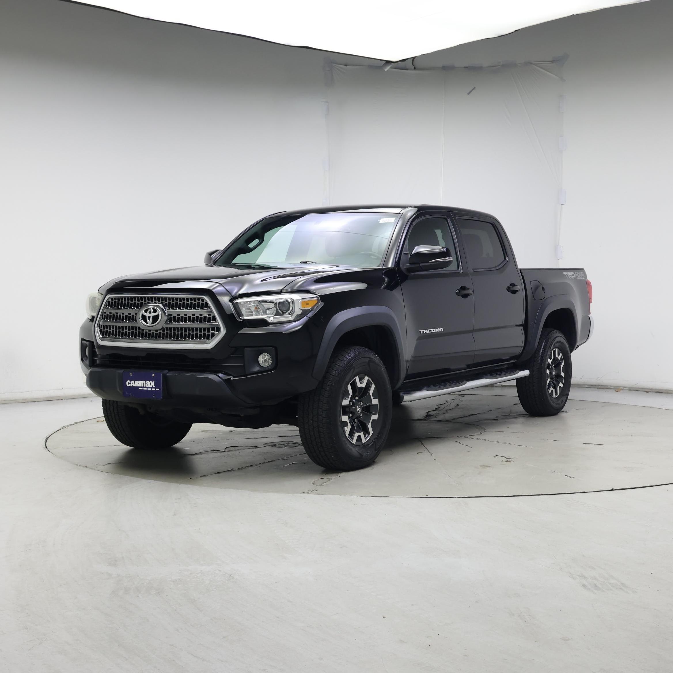 Thumbnail: 2016 Toyota Tacoma - 4