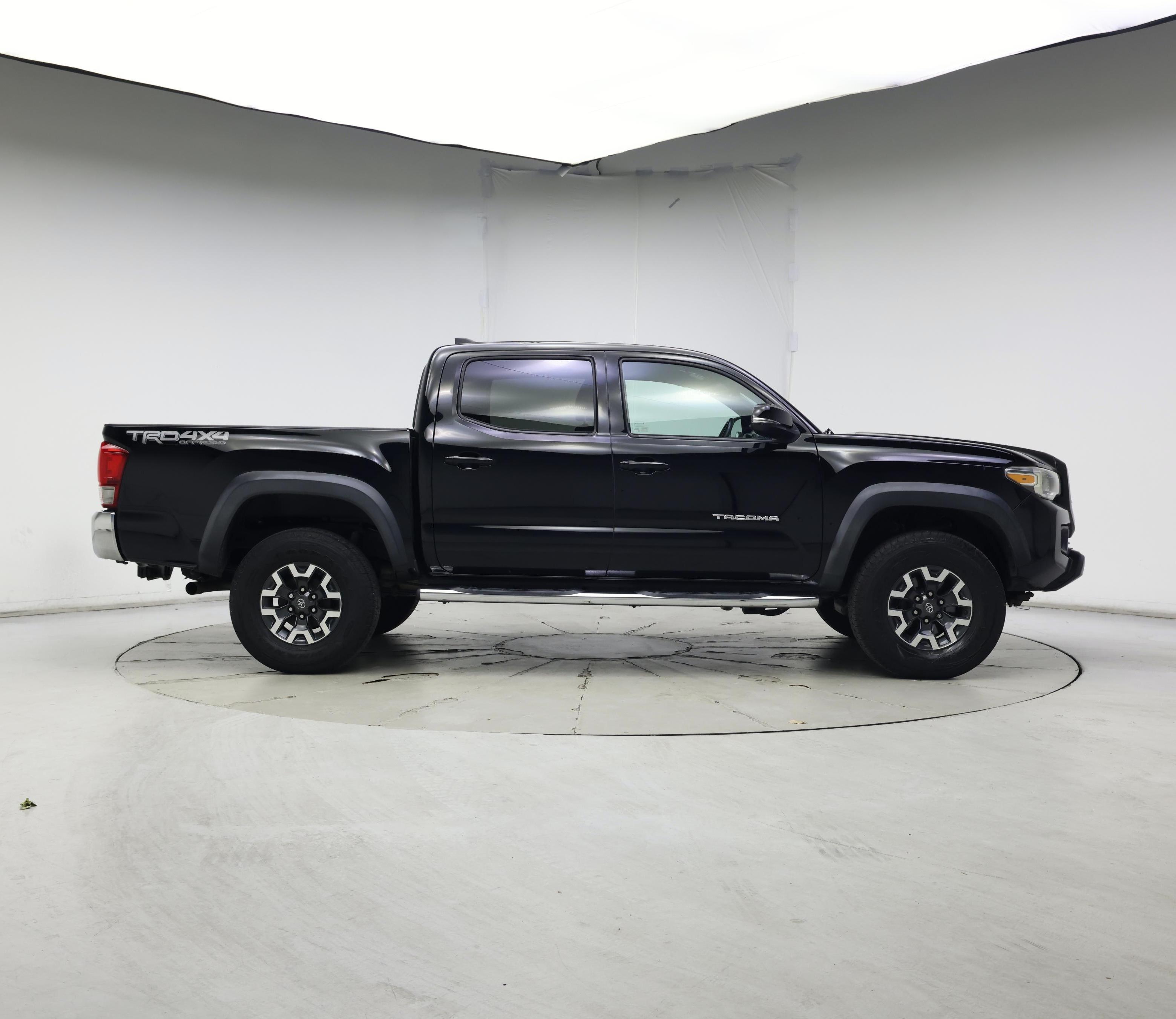 Thumbnail: 2016 Toyota Tacoma - 7