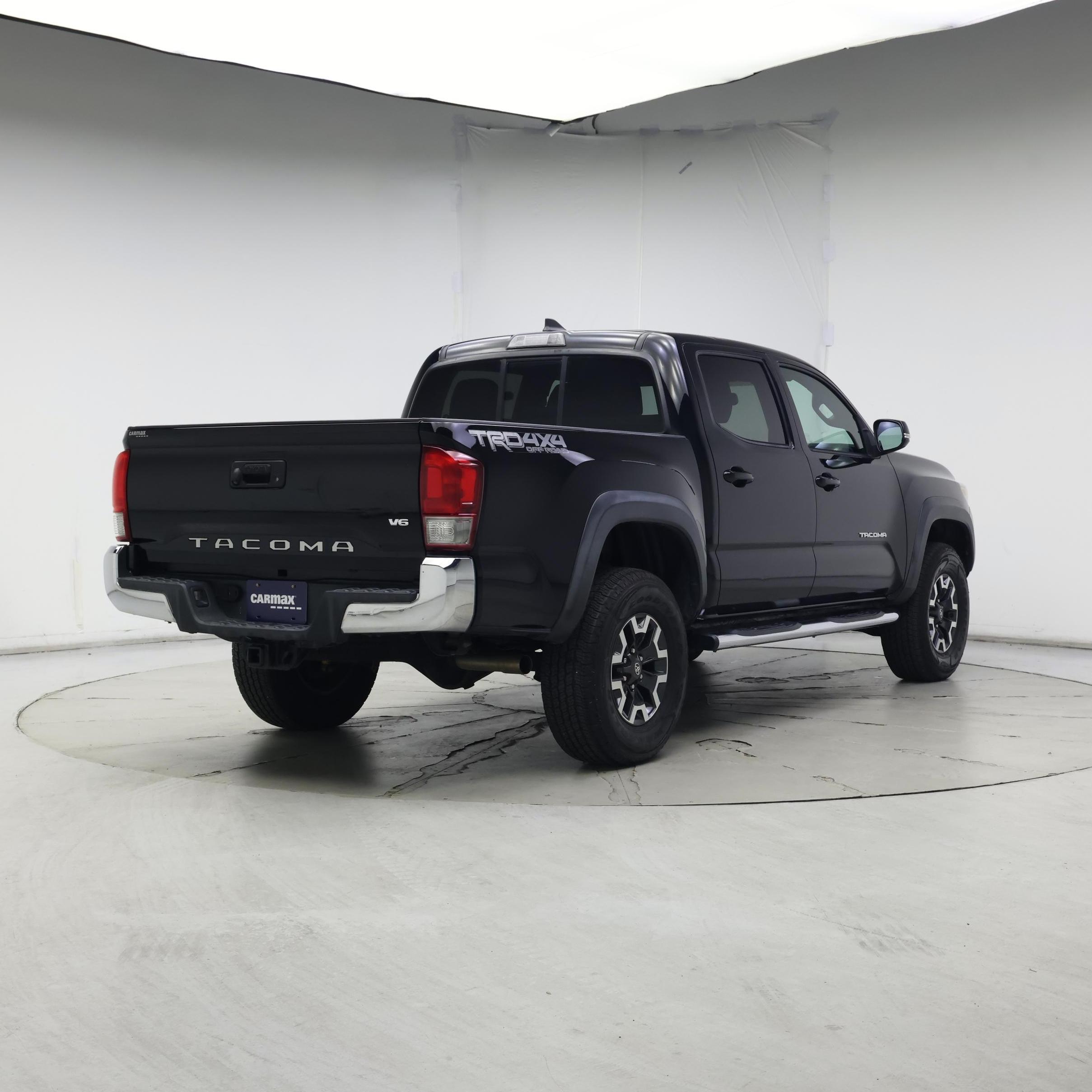 Thumbnail: 2016 Toyota Tacoma - 8