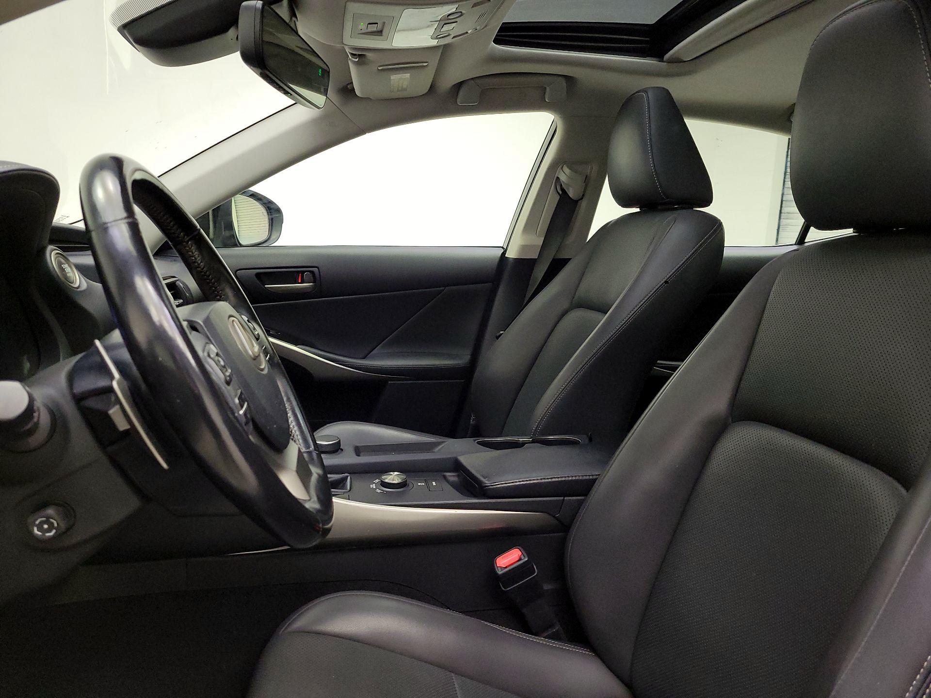 Thumbnail: 2018 Lexus IS - 11