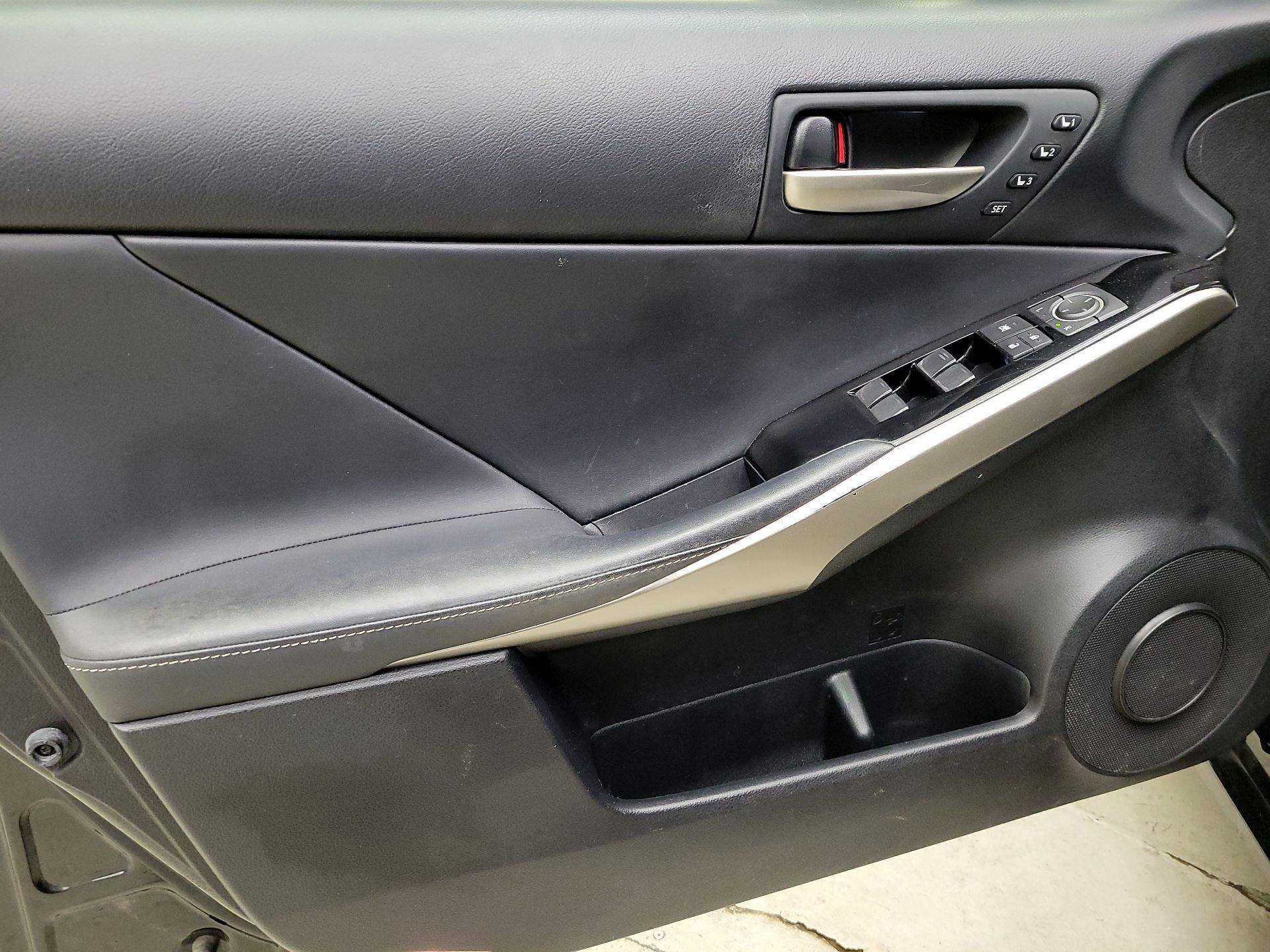 Thumbnail: 2018 Lexus IS - 12