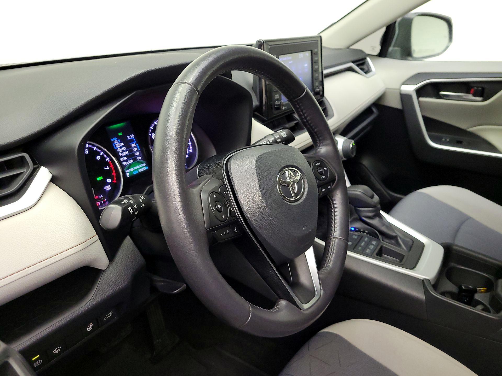 Thumbnail: 2021 Toyota RAV4 - 9