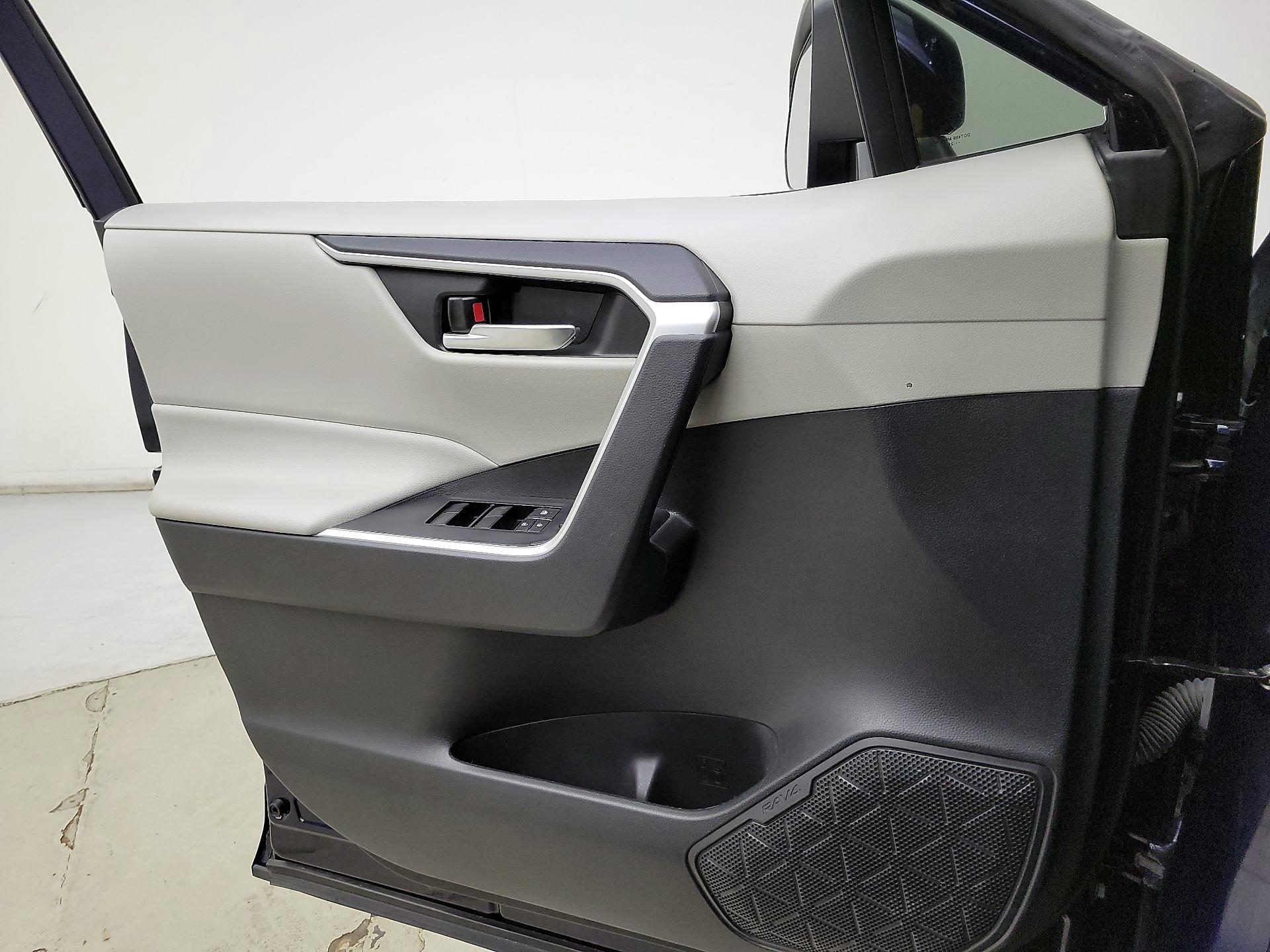 Thumbnail: 2021 Toyota RAV4 - 12