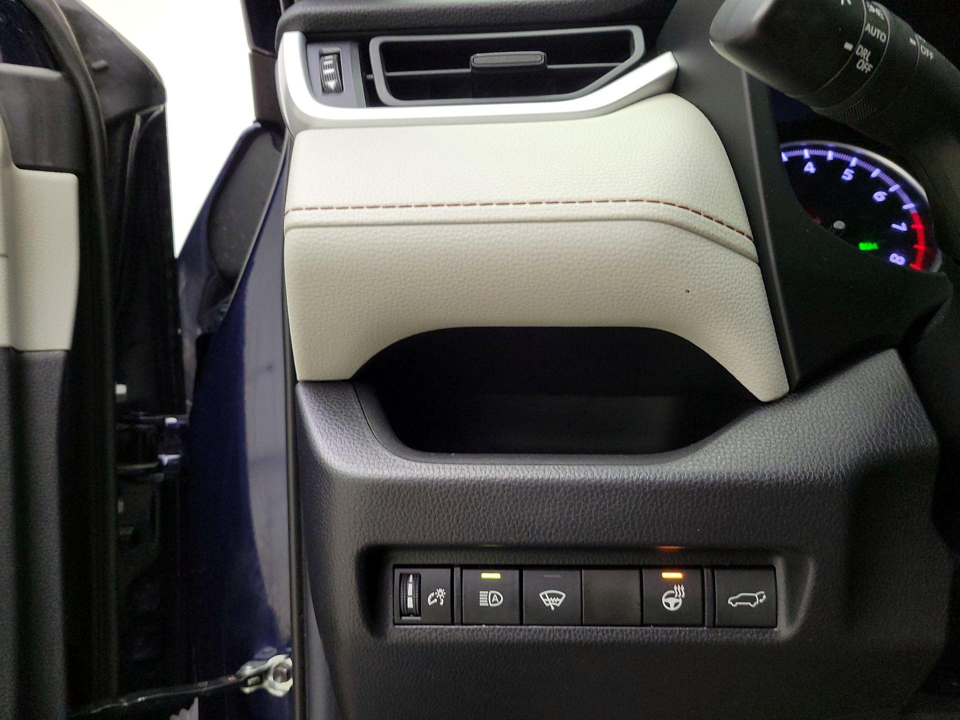 Thumbnail: 2021 Toyota RAV4 - 13