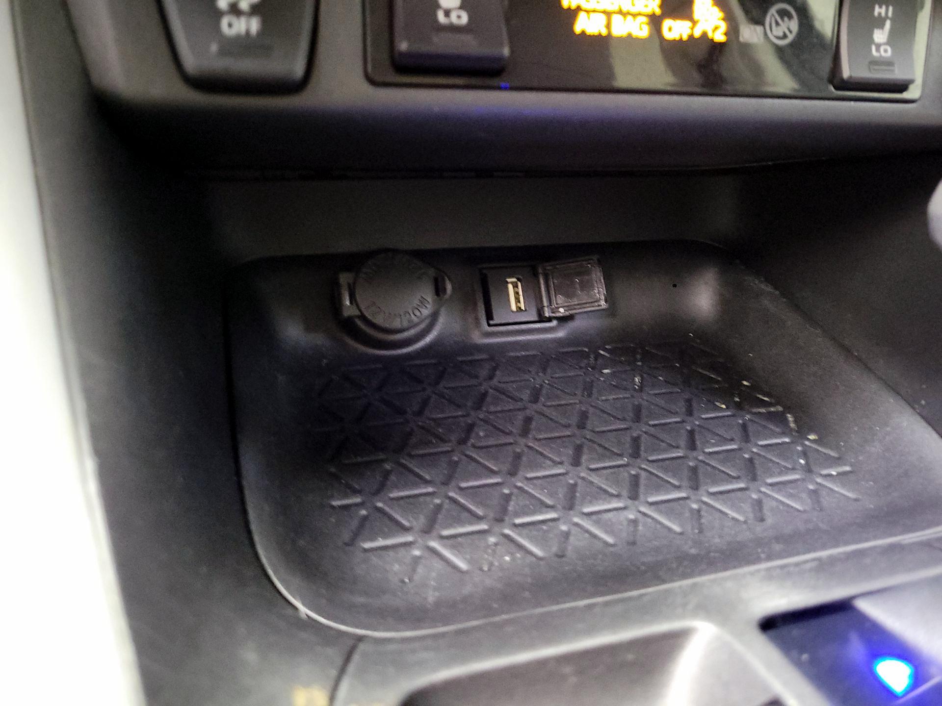 Thumbnail: 2021 Toyota RAV4 - 18