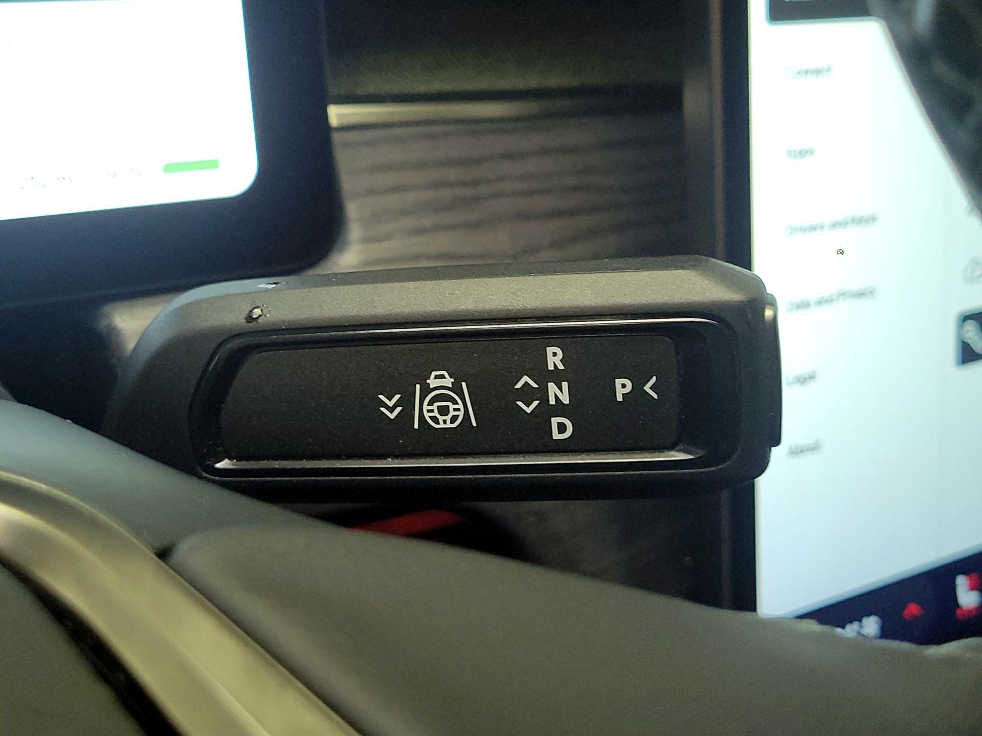 Thumbnail: 2023 Rivian R1S - 17