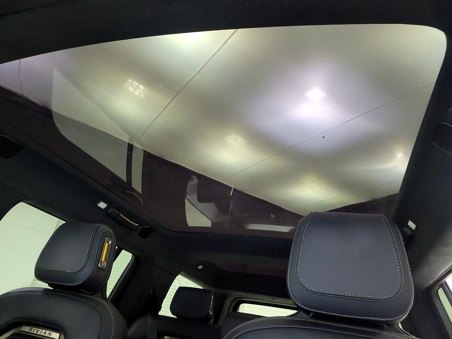 Thumbnail: 2023 Rivian R1S - 19