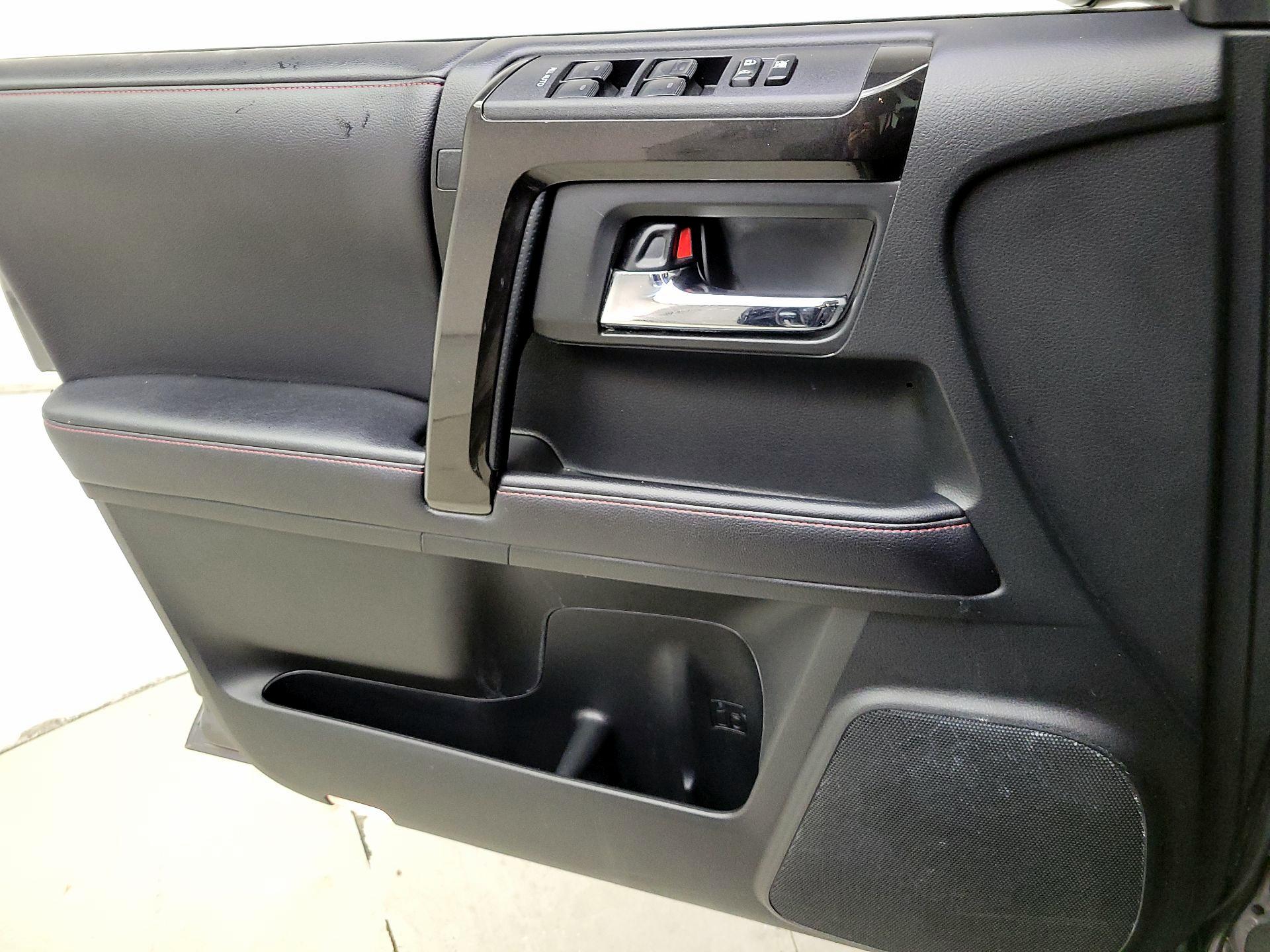 Thumbnail: 2020 Toyota 4Runner - 12