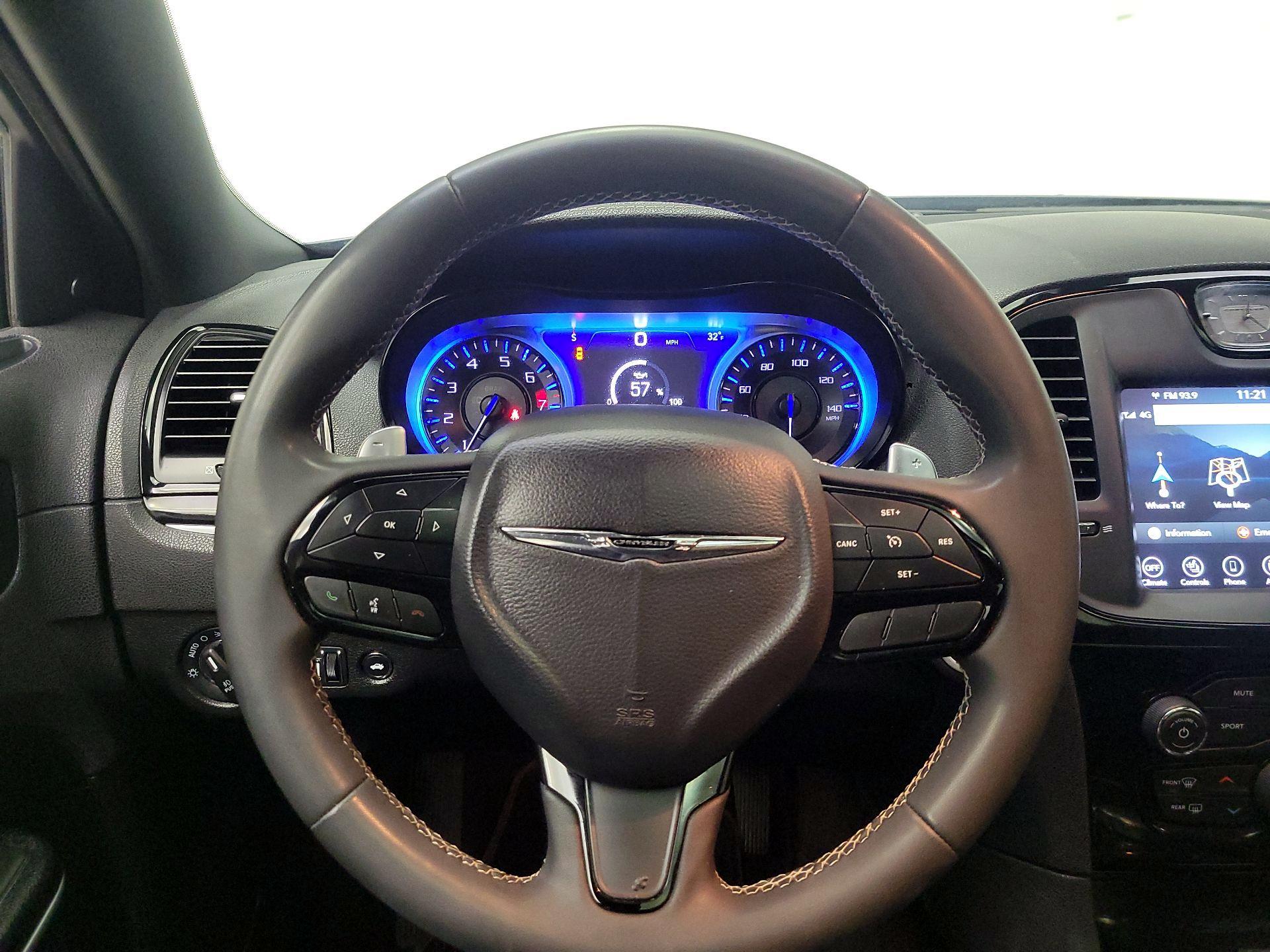 Thumbnail: 2023 Chrysler 300 - 10