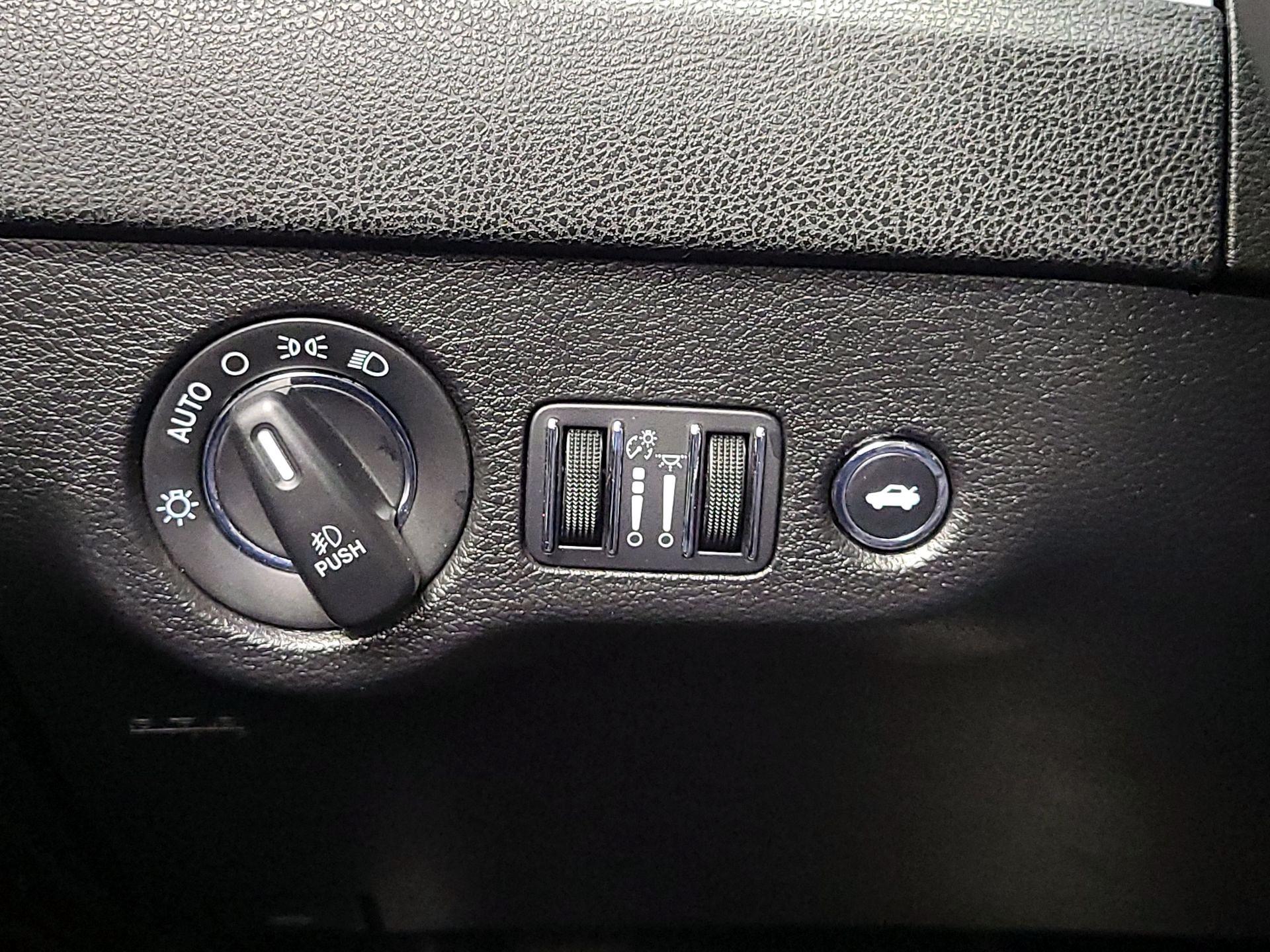 Thumbnail: 2023 Chrysler 300 - 13