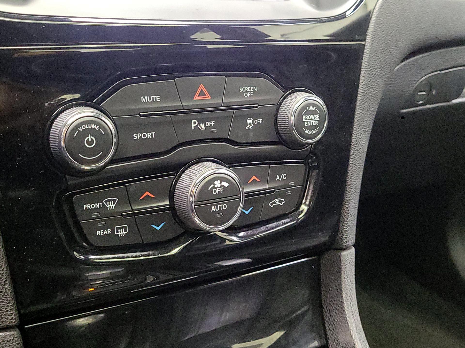 Thumbnail: 2023 Chrysler 300 - 17