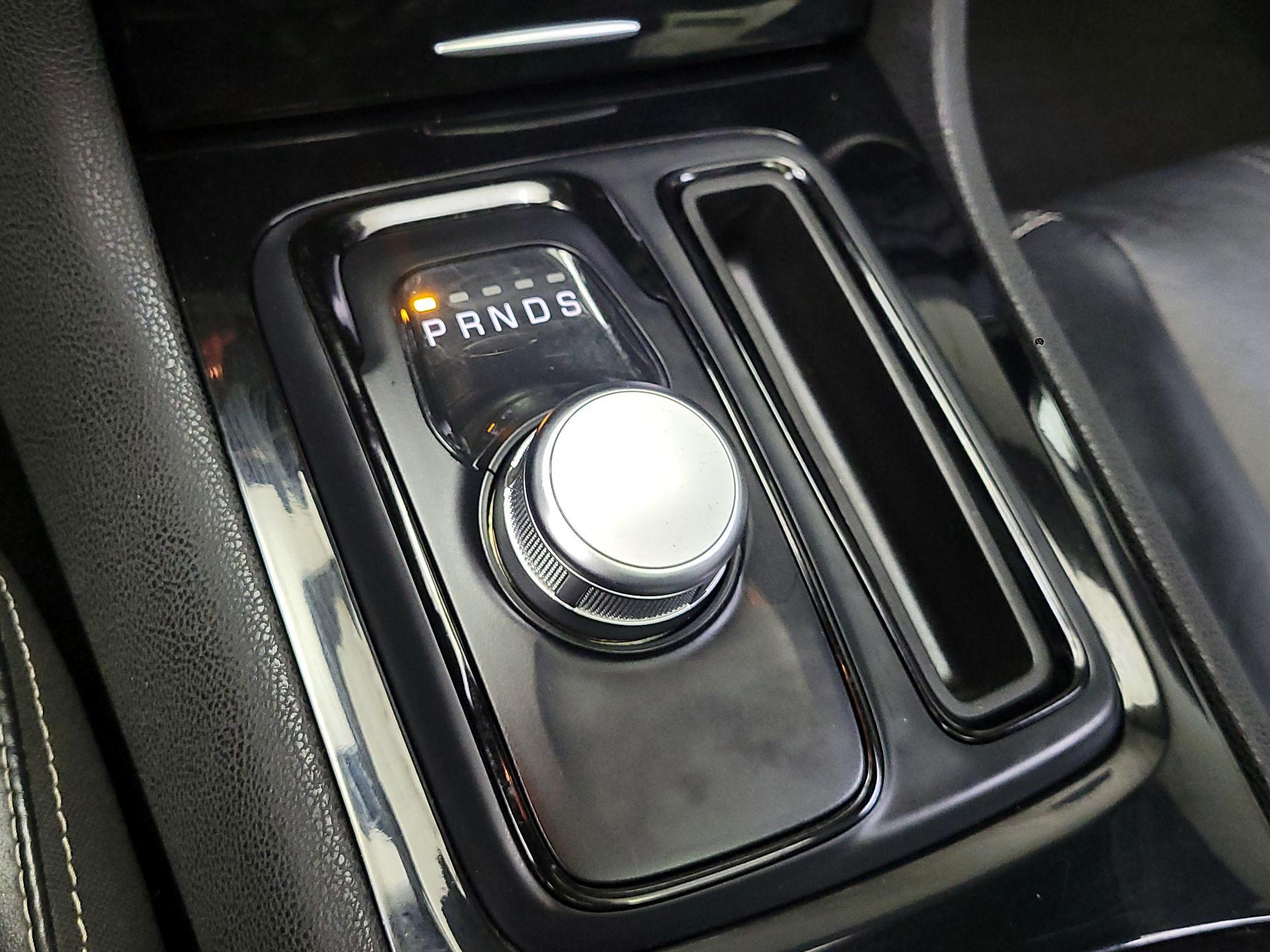 Thumbnail: 2023 Chrysler 300 - 18