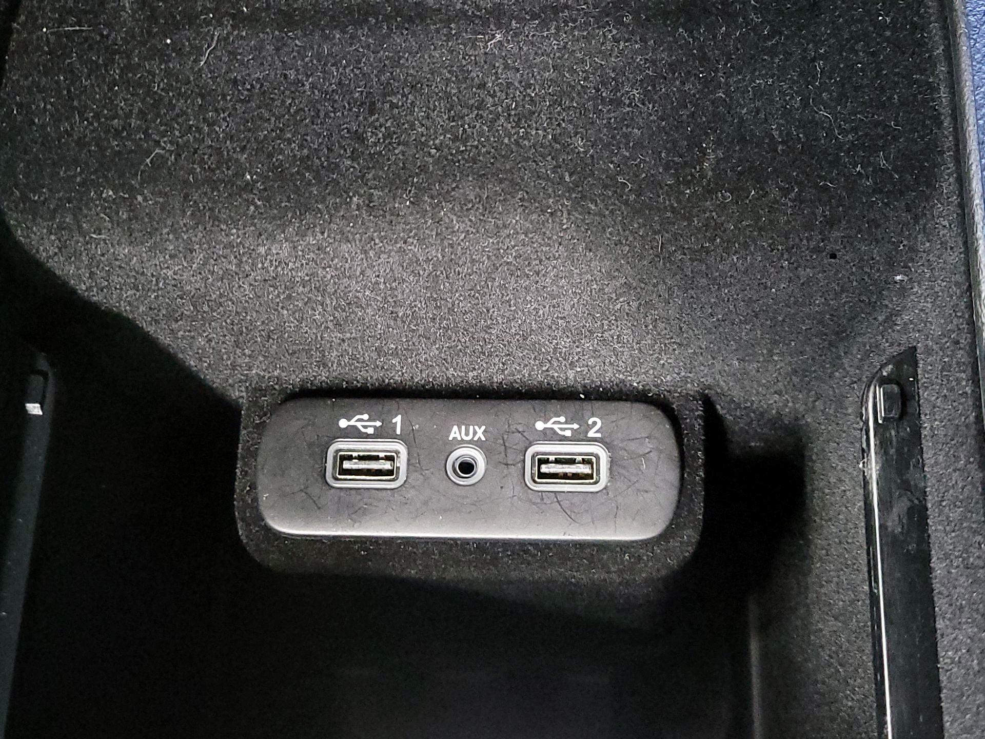 Thumbnail: 2023 Chrysler 300 - 19